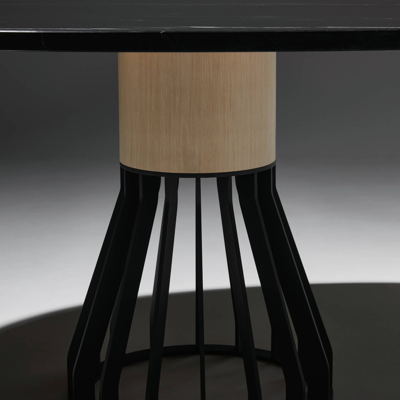 Mewoma Round Dining Table