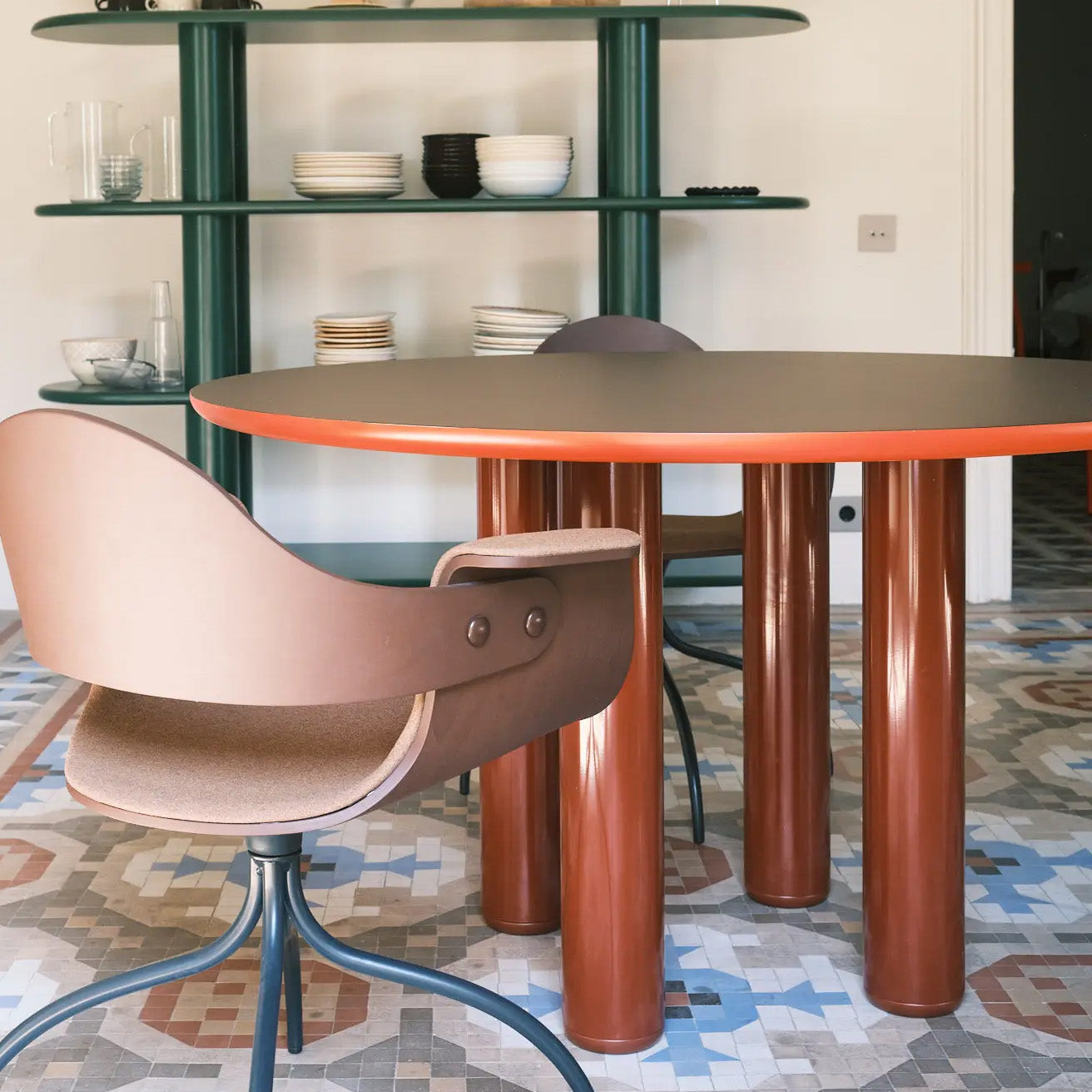 Eclipso Dining Table: Round