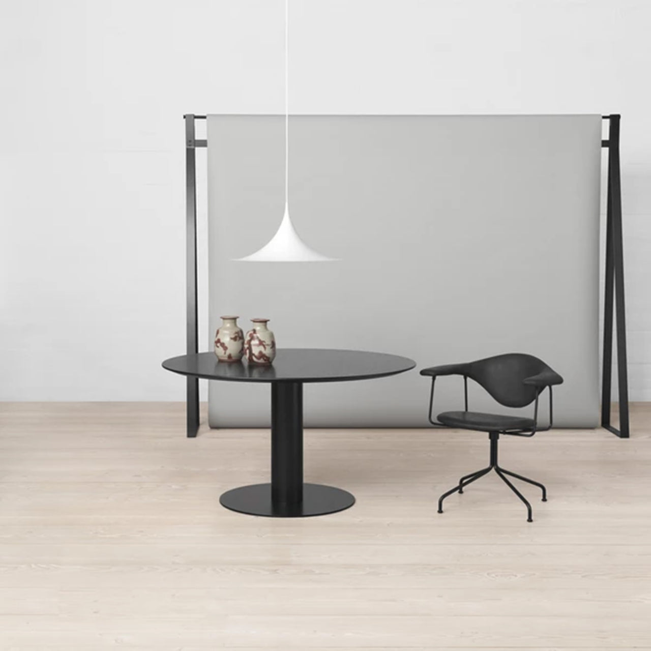 Gubi 2.0 Dining Table: Round