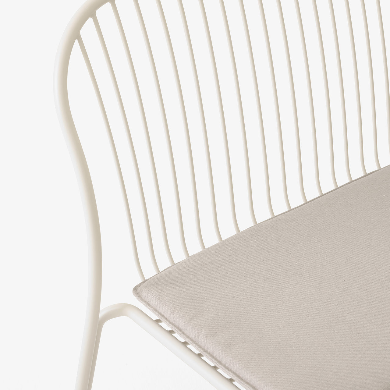 Thorvald SC111 Outdoor Dining Bench with Seatpad