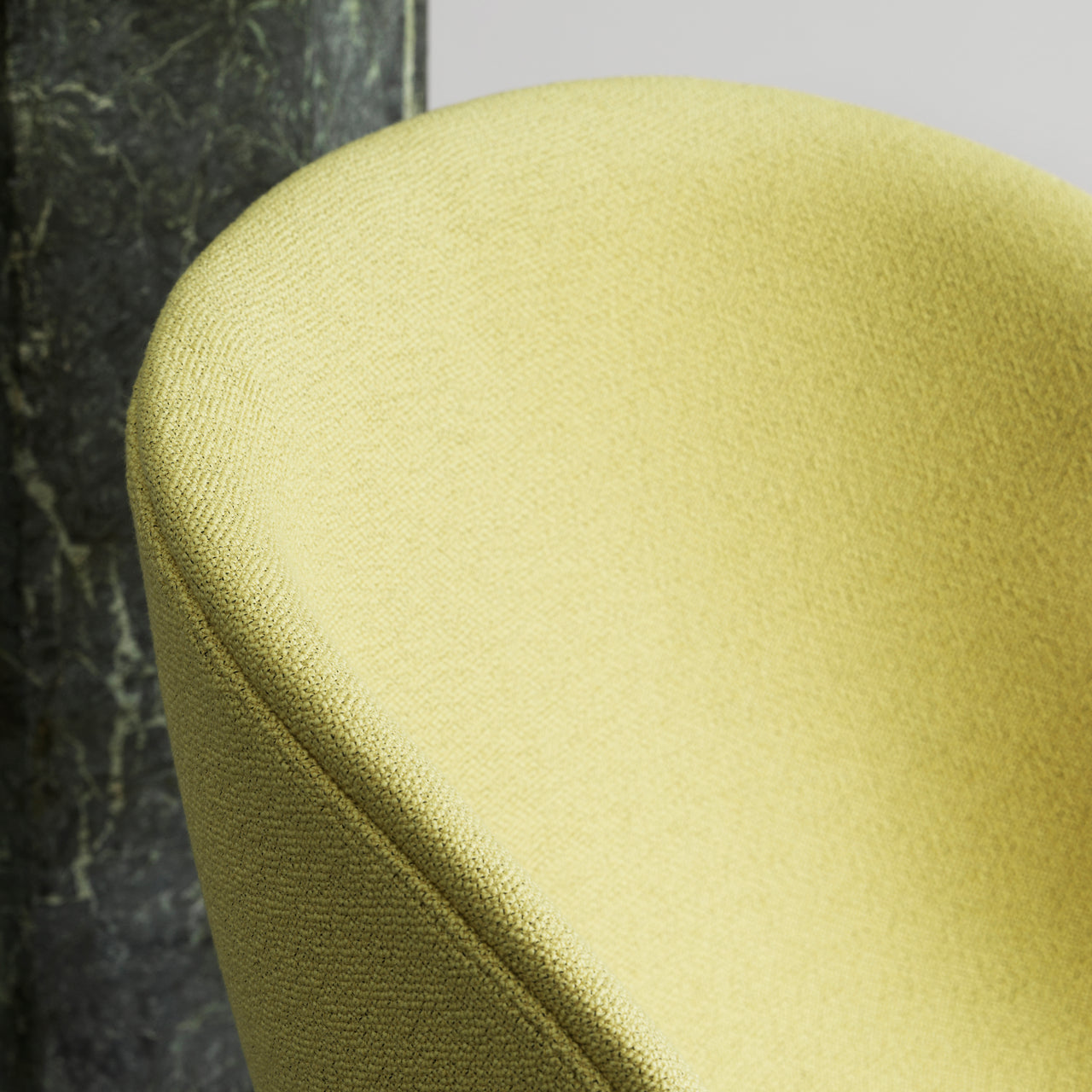 Hyg Lounge Chair High: Swivel Base