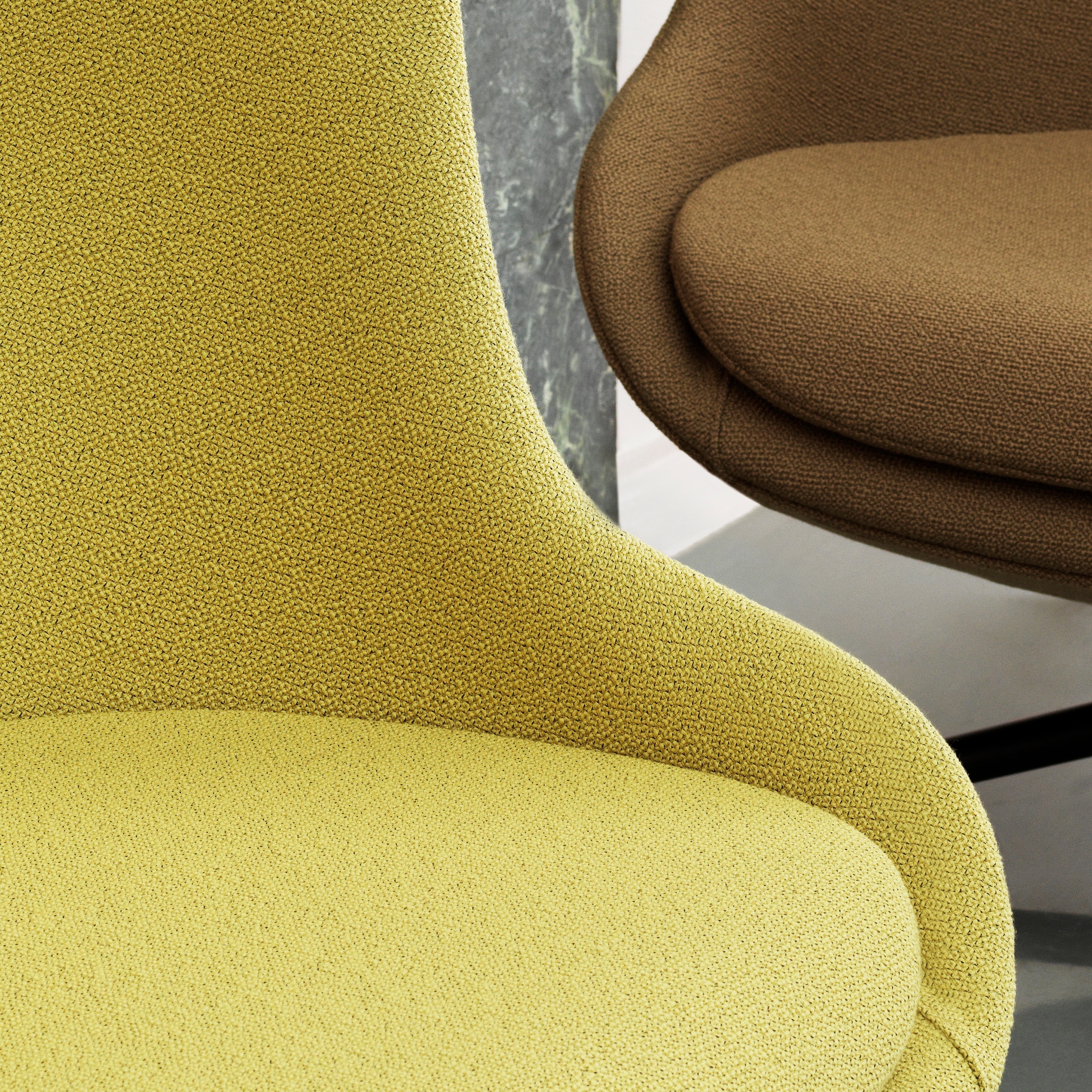 Hyg Lounge Chair High: Swivel Base