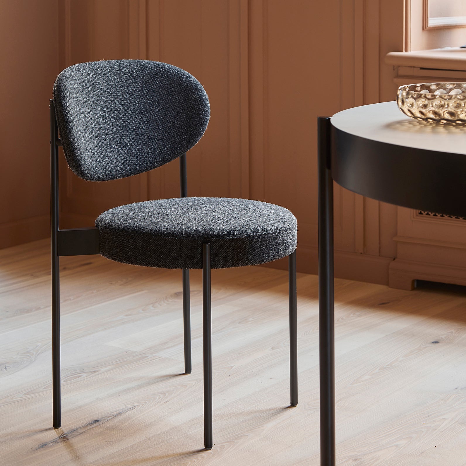 Series 430 Chair: Stacking