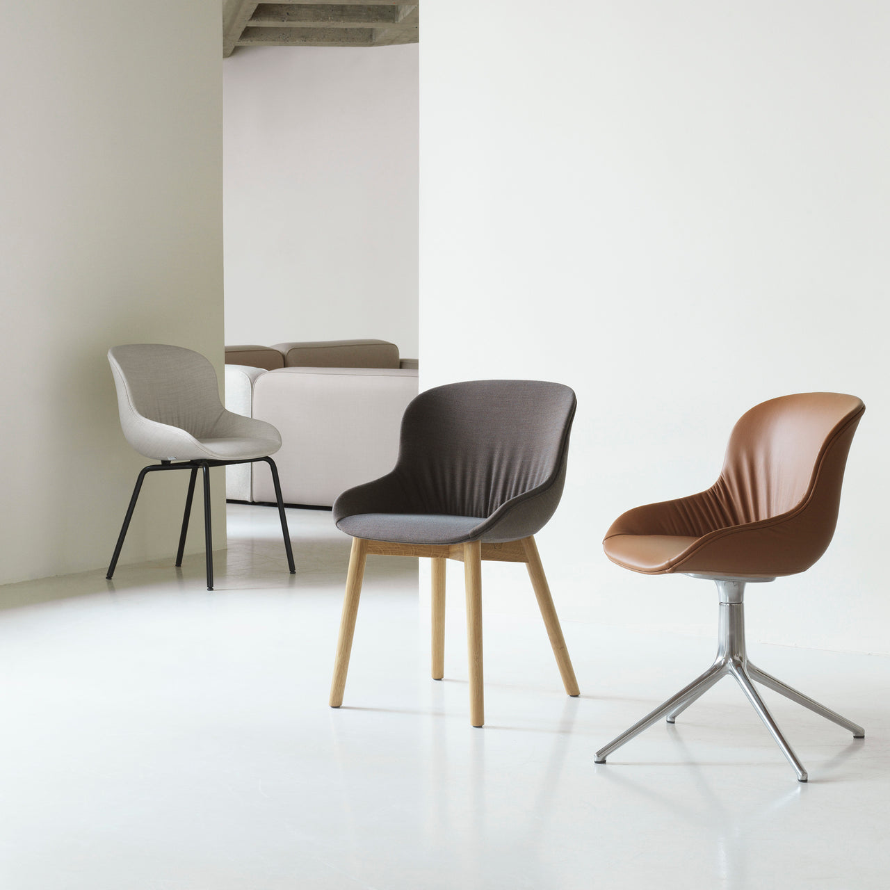 Hyg Comfort Chair: Wood Base + Full Upholstered