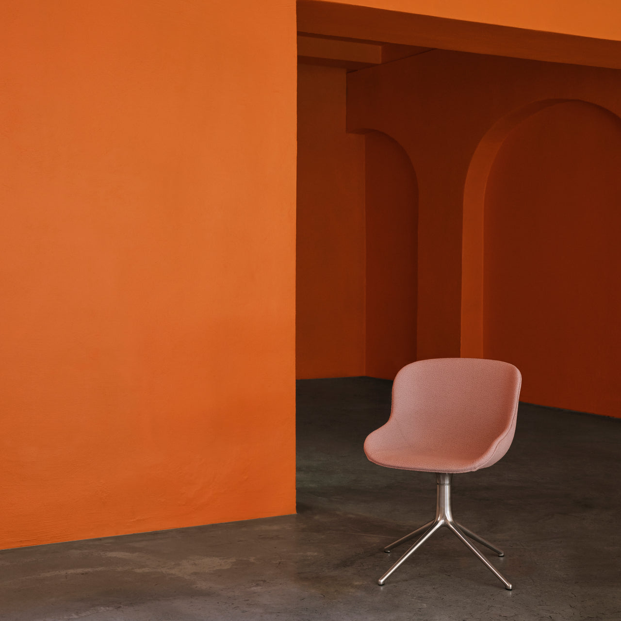 Hyg 4 Legs Swivel Chair: Fully Upholstered