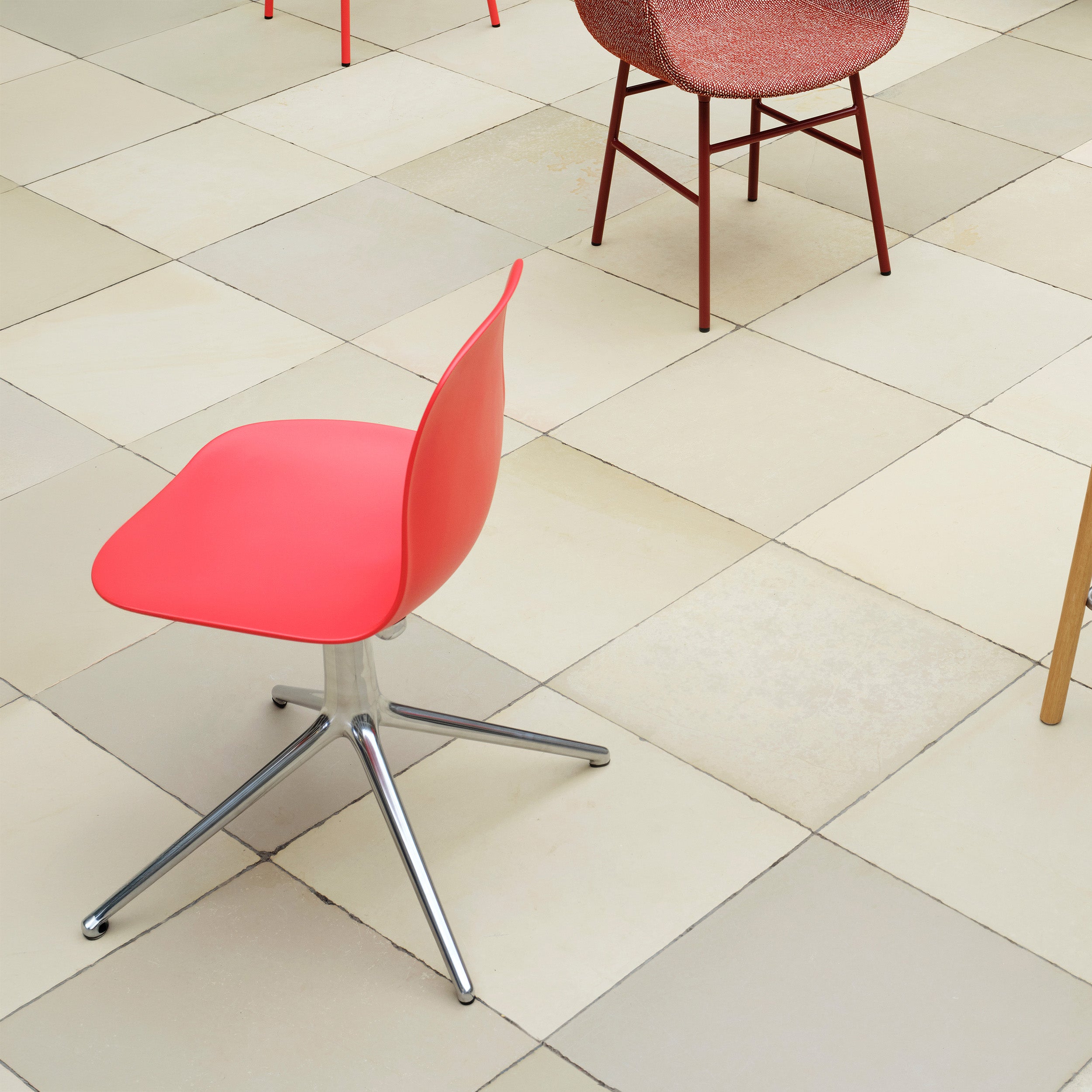 Form Chair: Swivel
