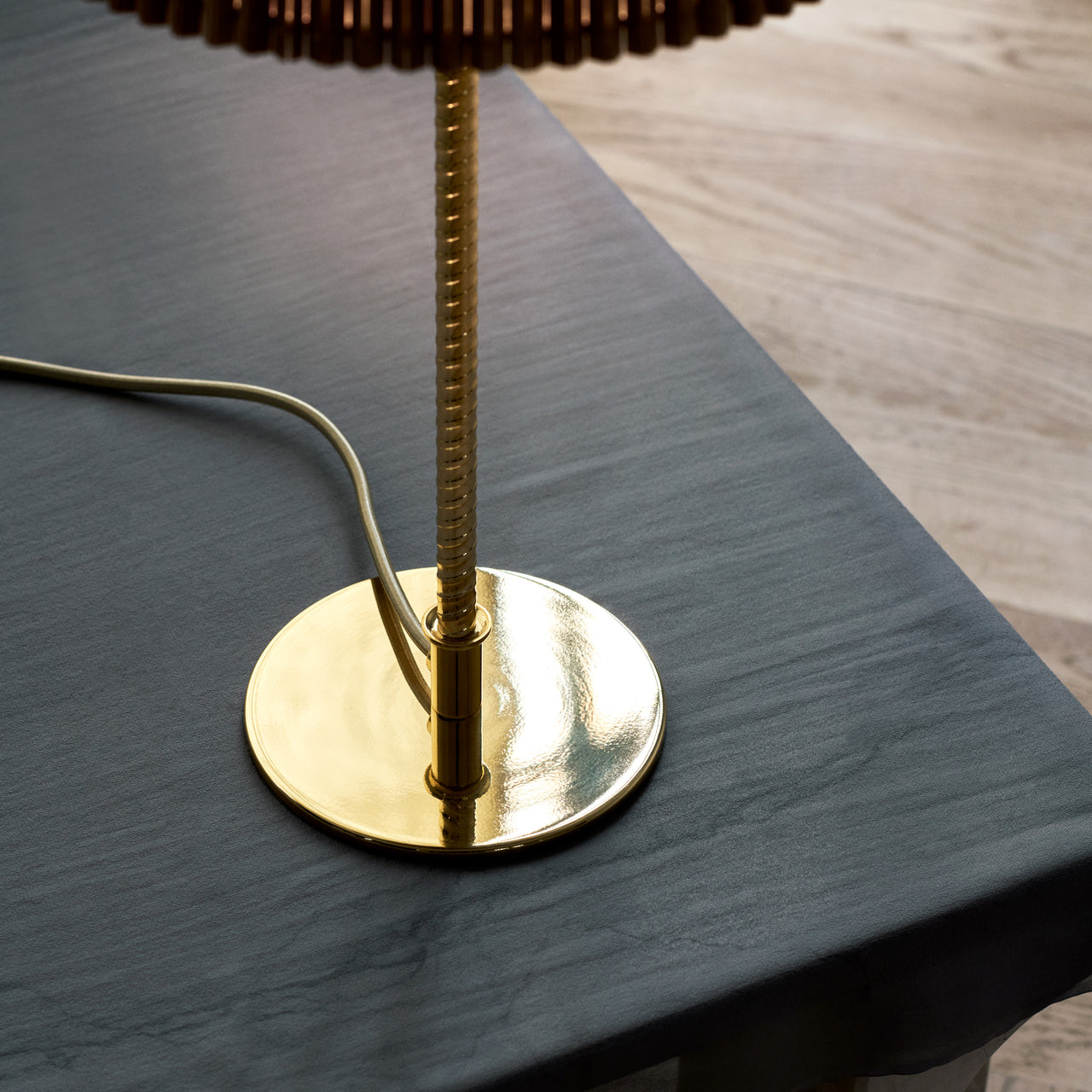 9205 Table Lamp