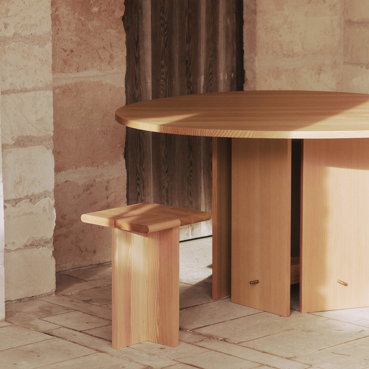 Aukko Dining Table