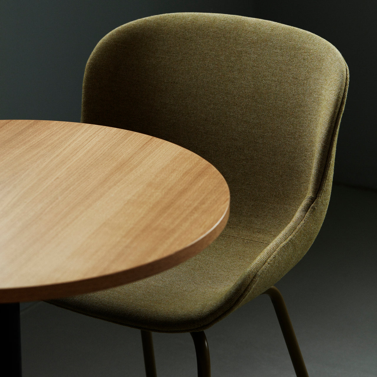 Hyg Chair: Steel Base + Full Upholstered