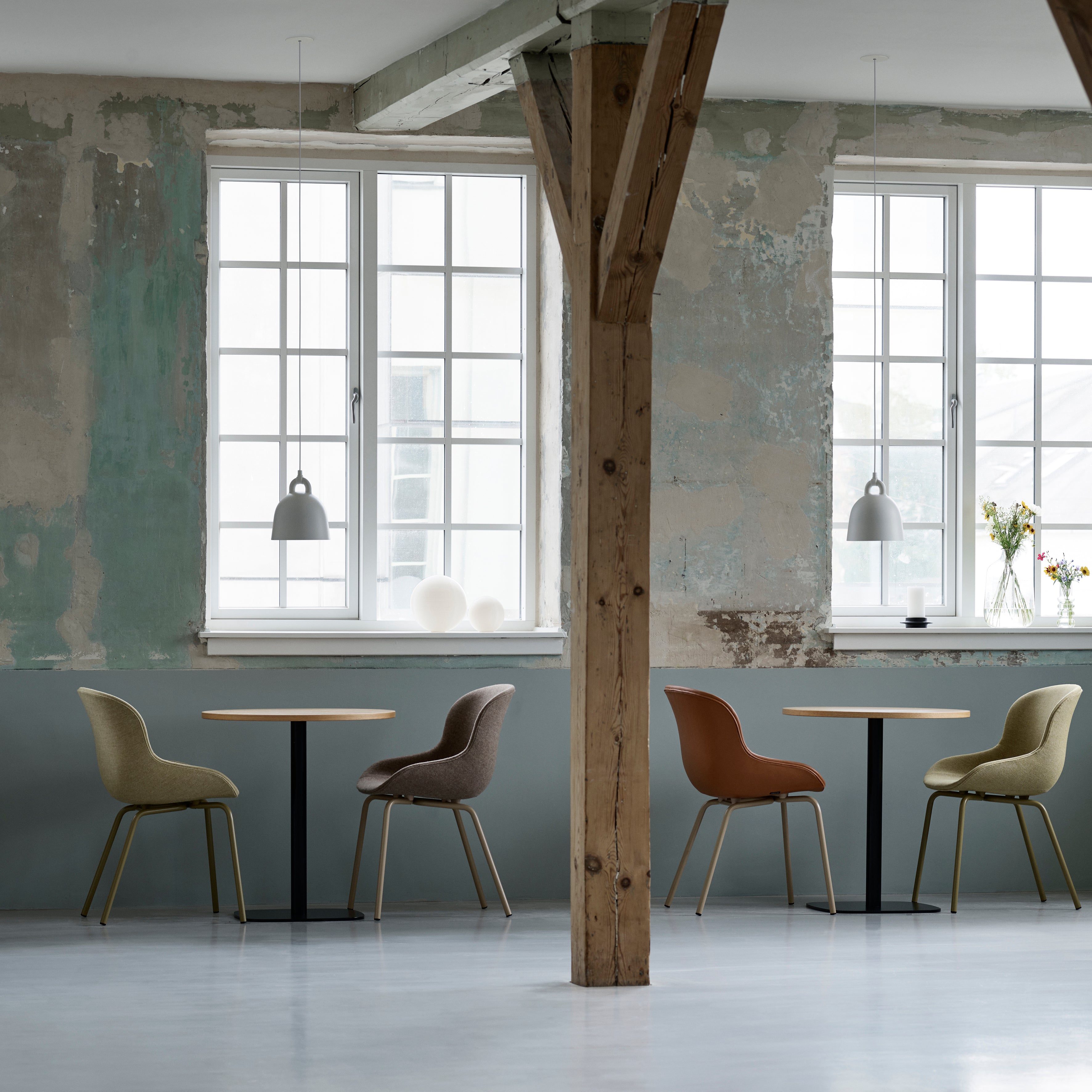 Hyg Chair: Steel Base + Full Upholstered