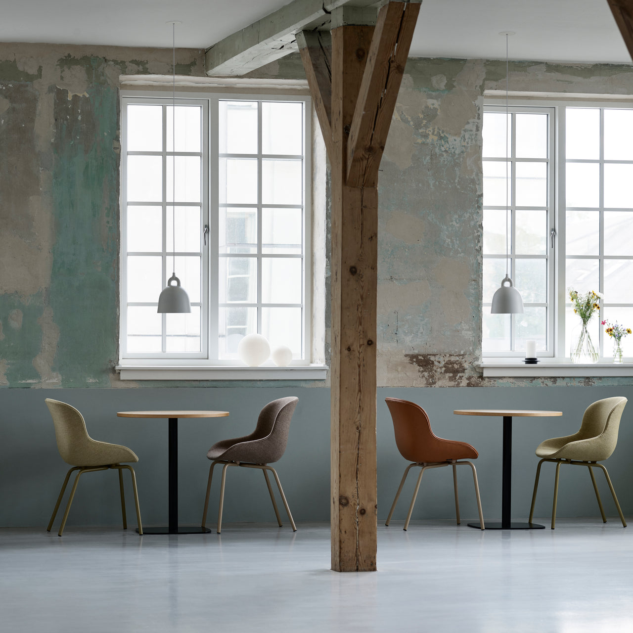 Hyg Chair: Steel Base + Full Upholstered