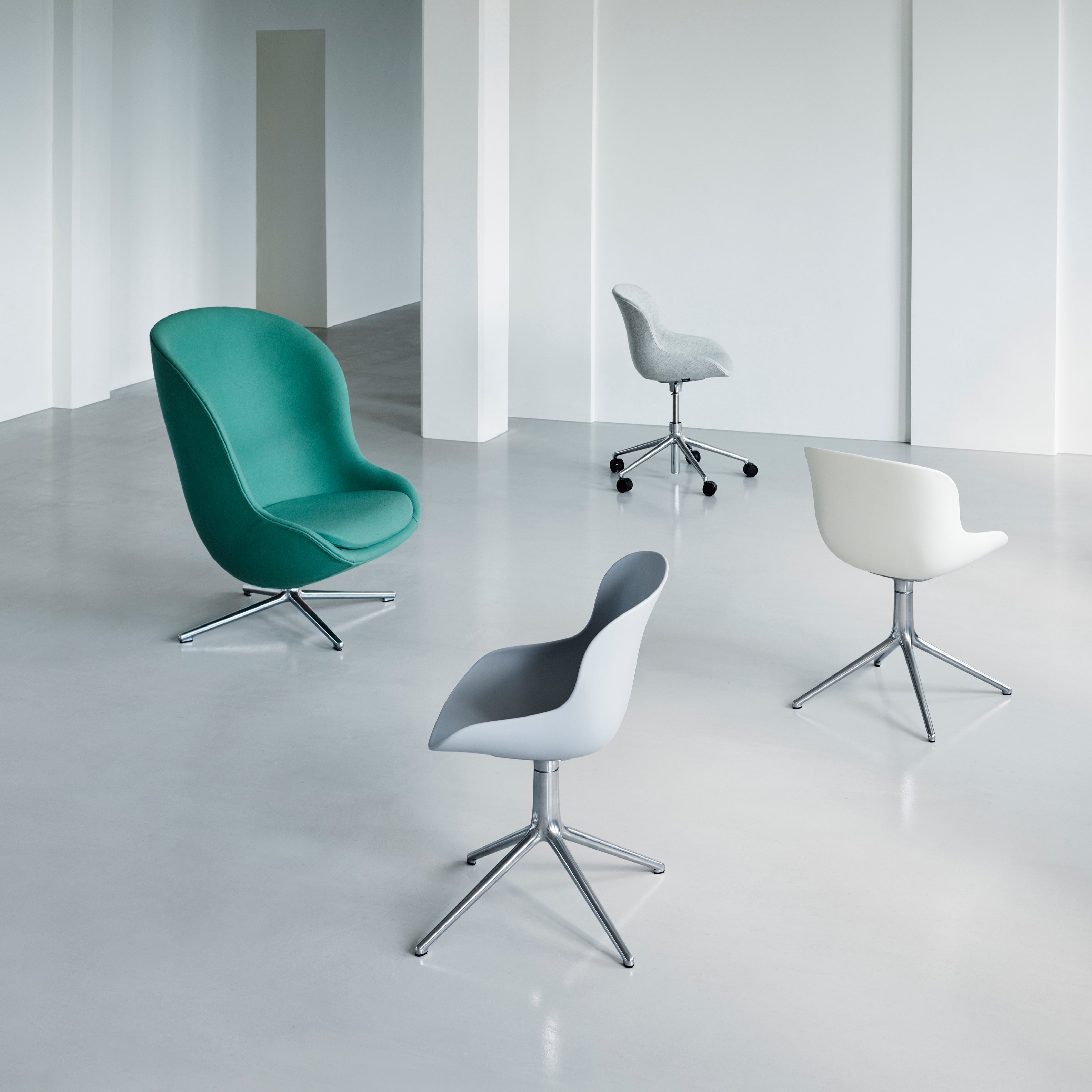 Hyg Lounge Chair High: Swivel Base