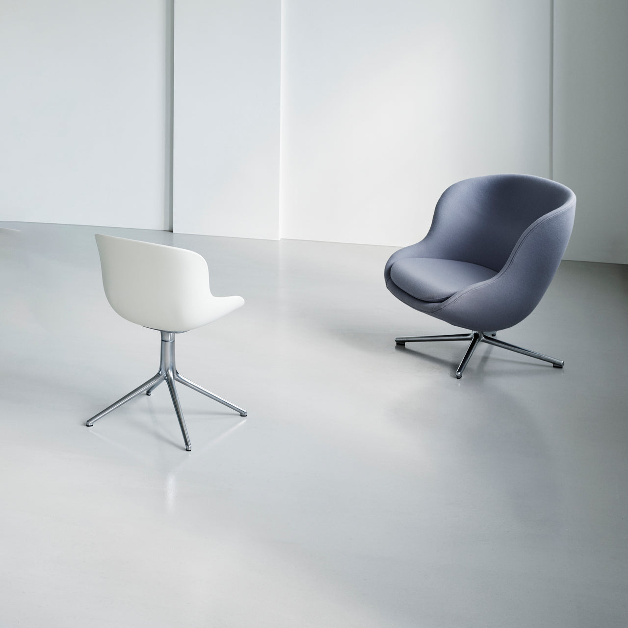 Hyg Lounge Chair Low: Swivel Base