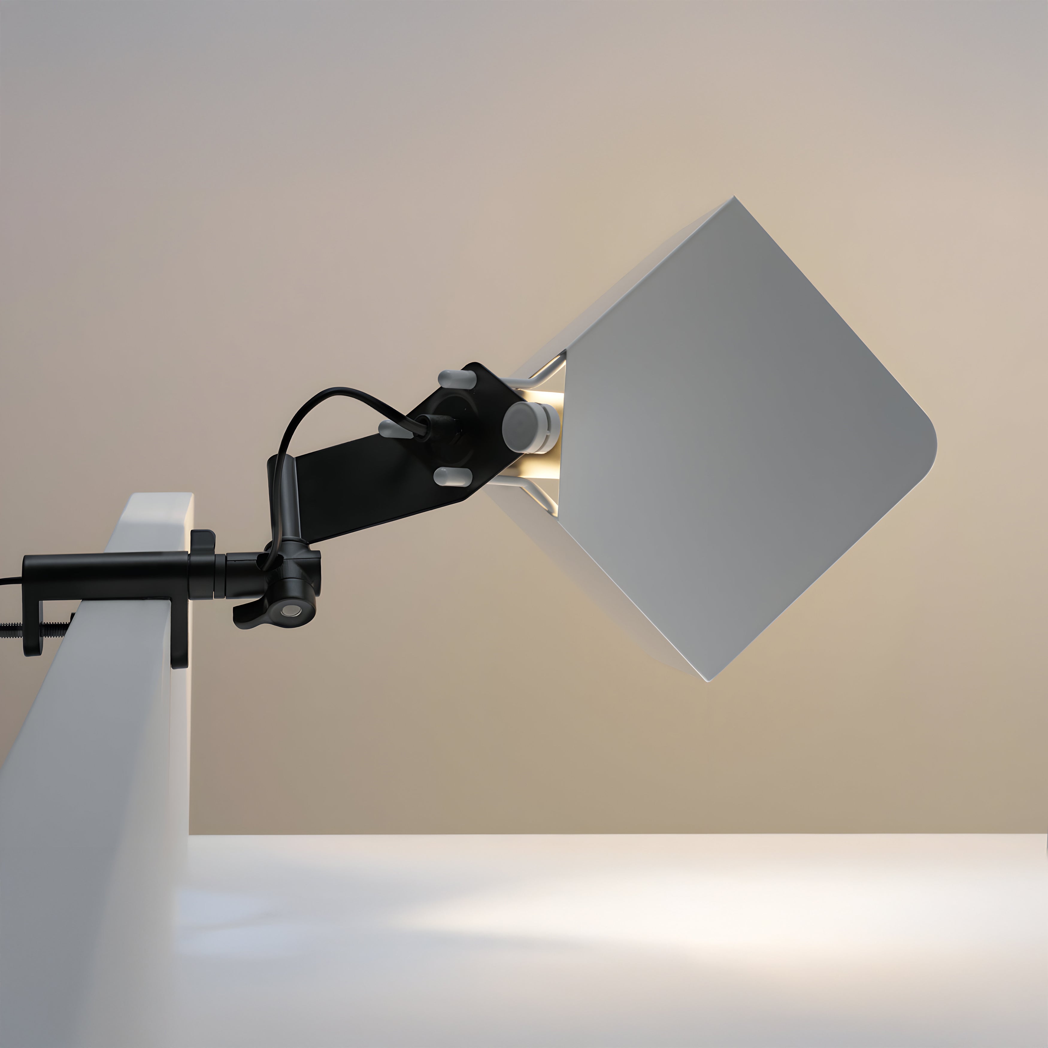 Triedro Table/Wall Sconce