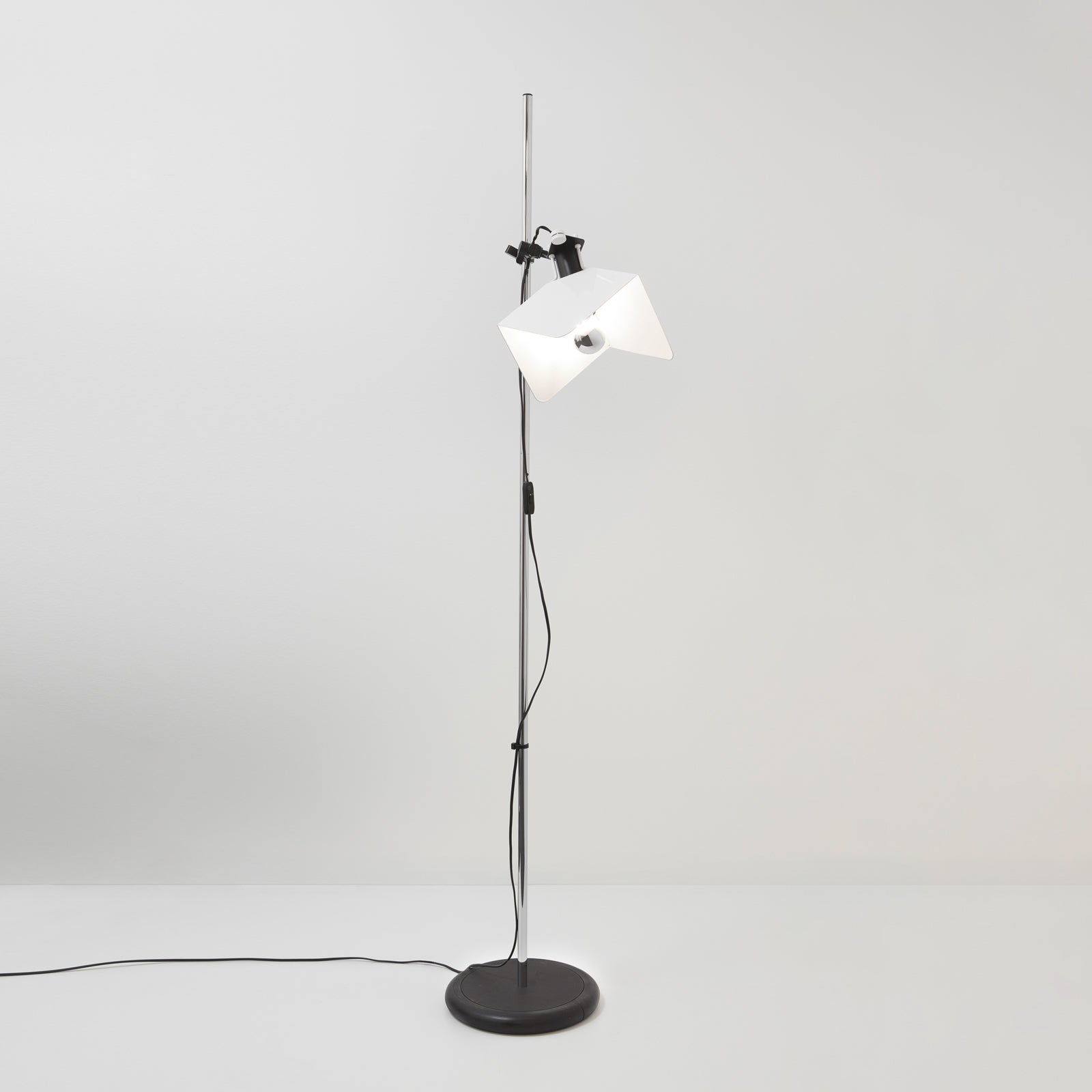 Triedro Floor Lamp