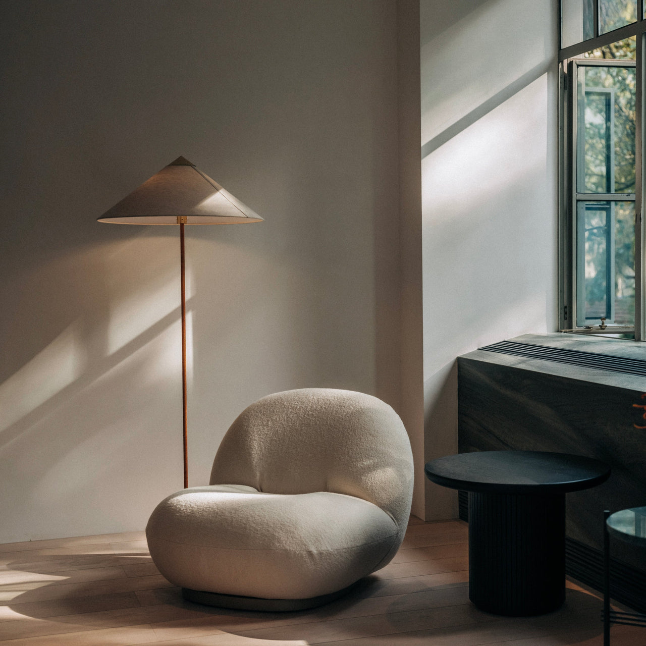 9602 Floor Lamp: LS