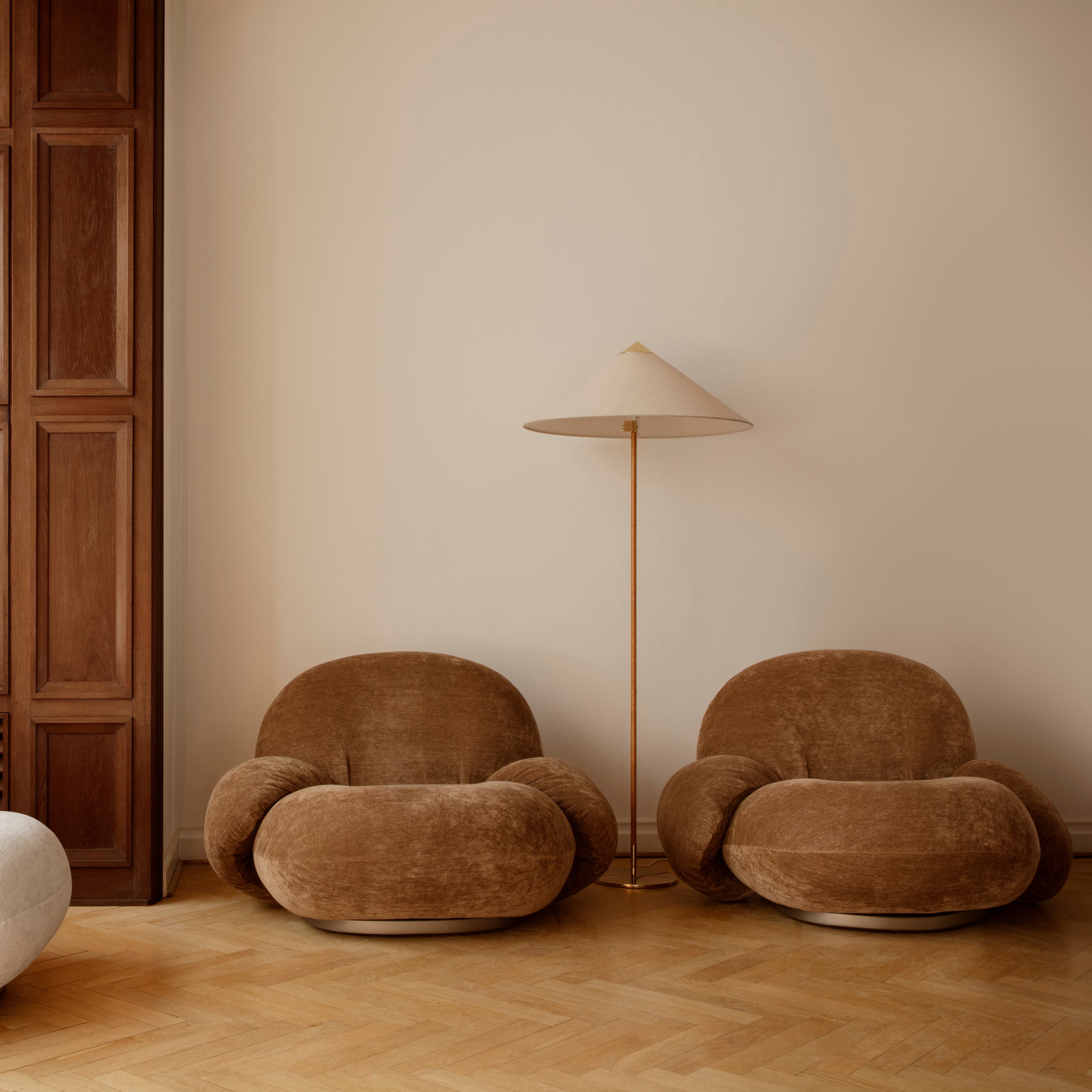 9602 Floor Lamp: LS