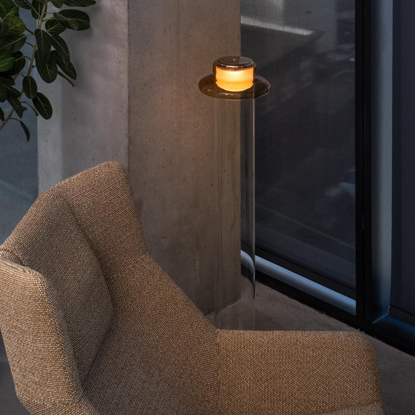Pace 28 Floor Light