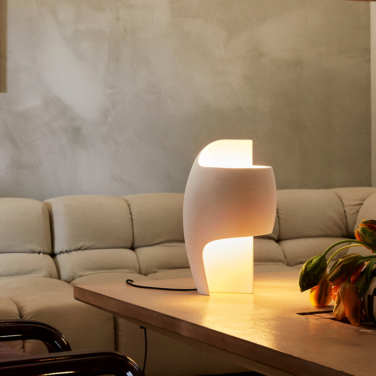 Grande B Table Lamp