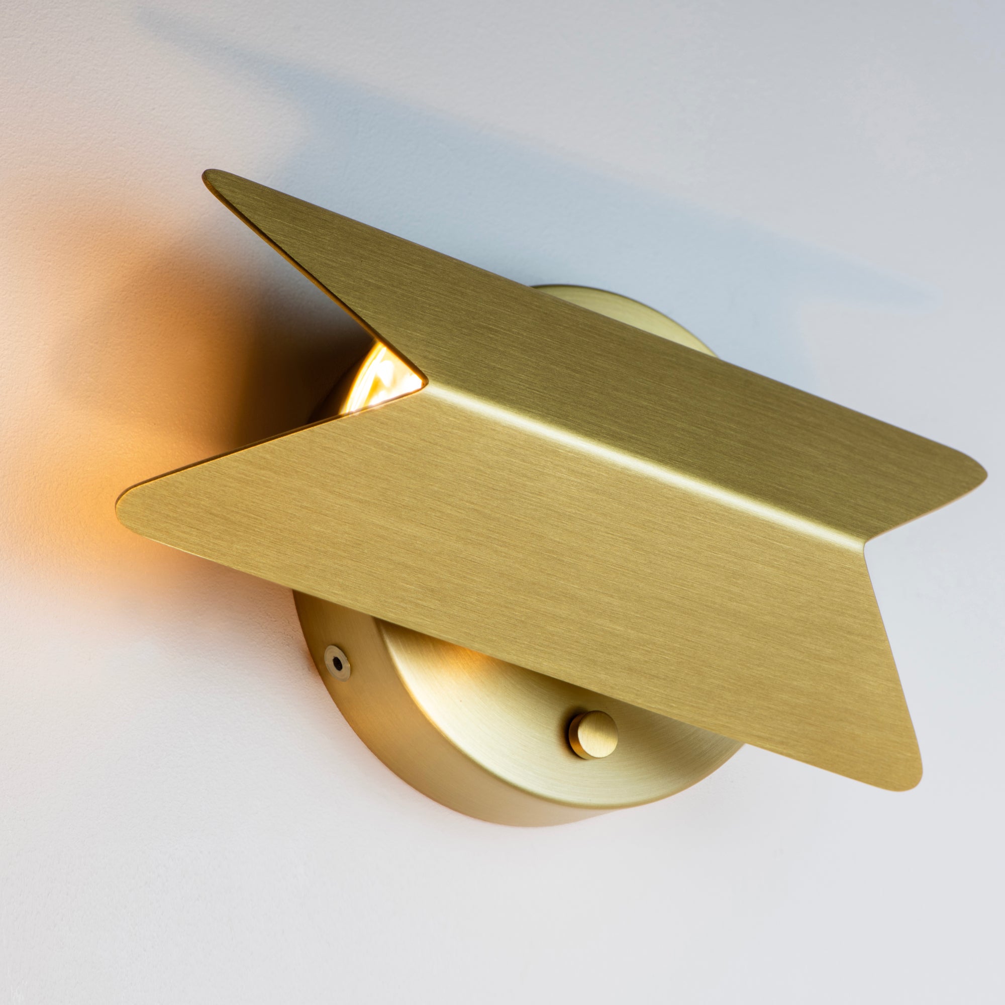 Pirouette Wall Light: V1