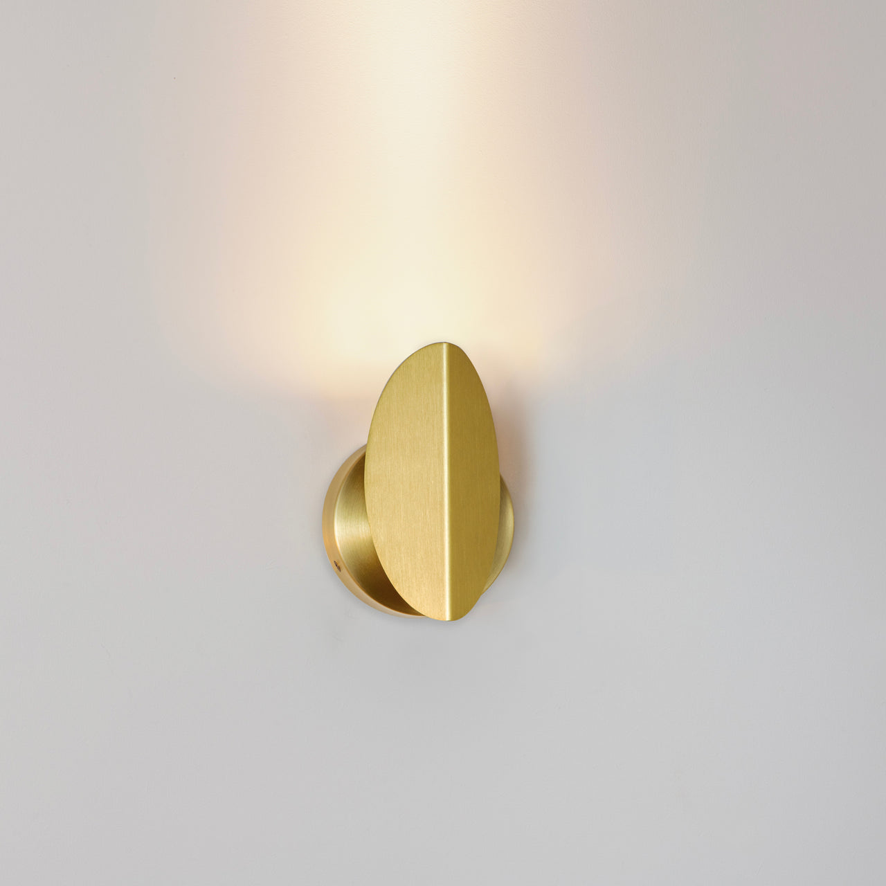 Pirouette Wall Light: V2