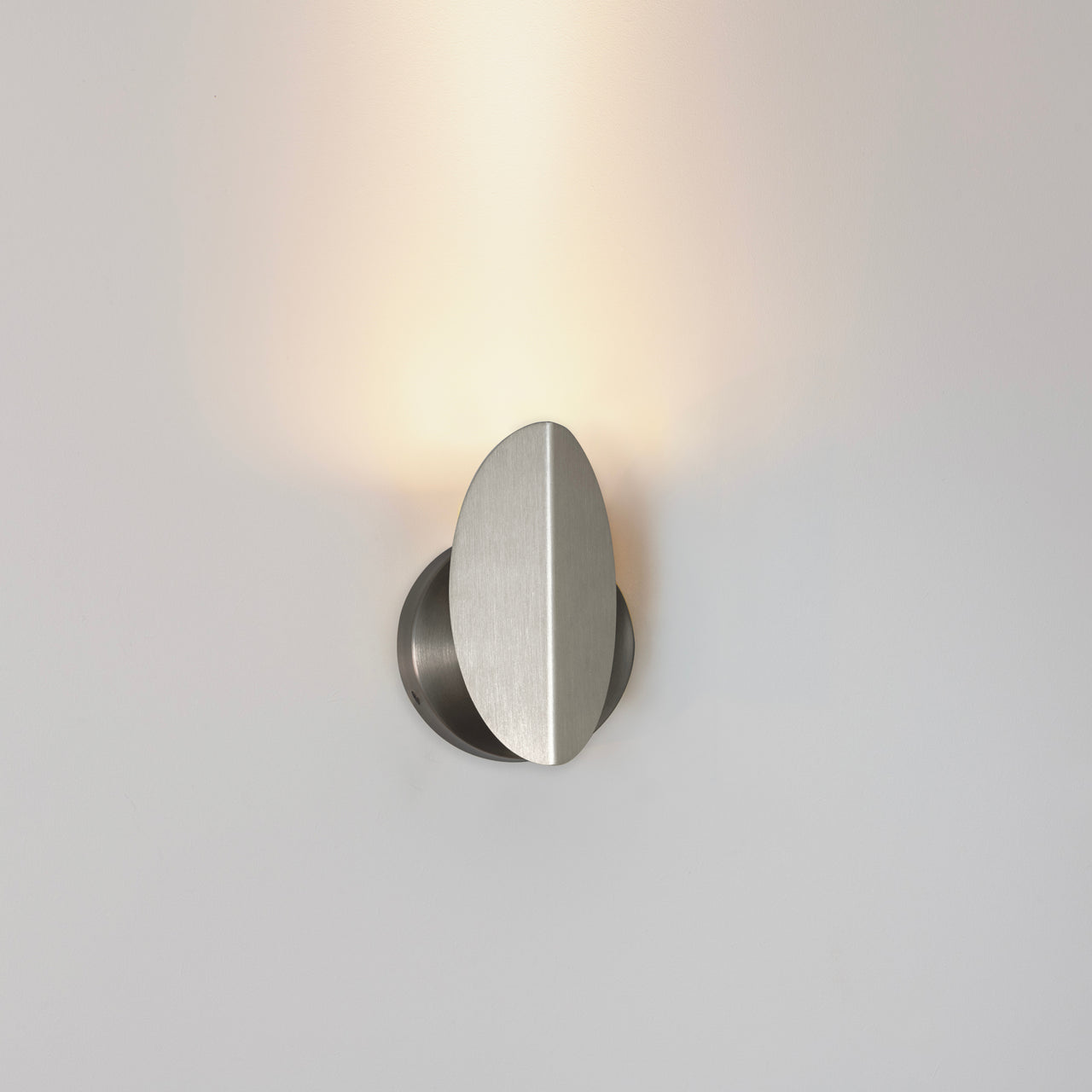 Pirouette Wall Light: V2