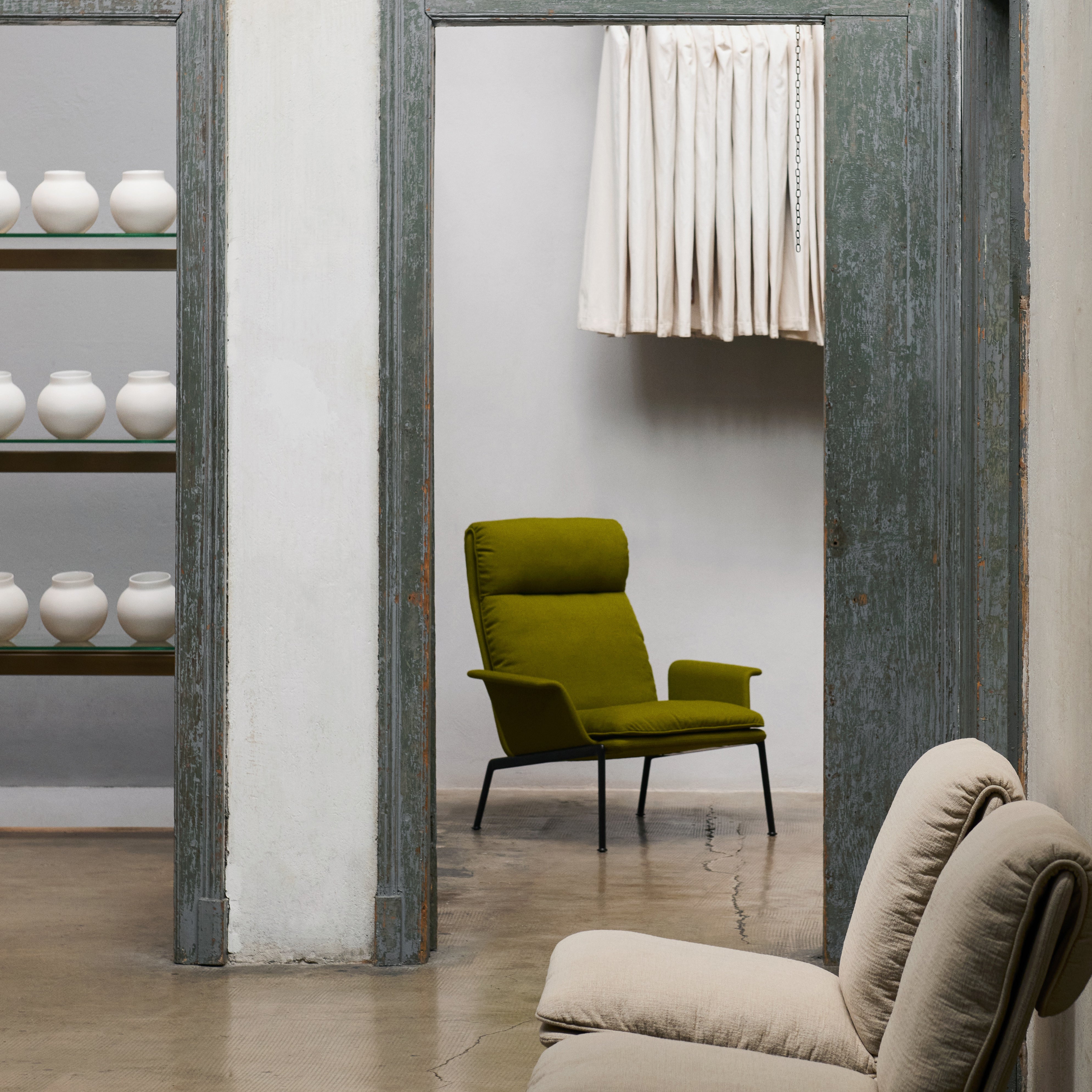 Muno LN17 Highback Arm Lounge Chair