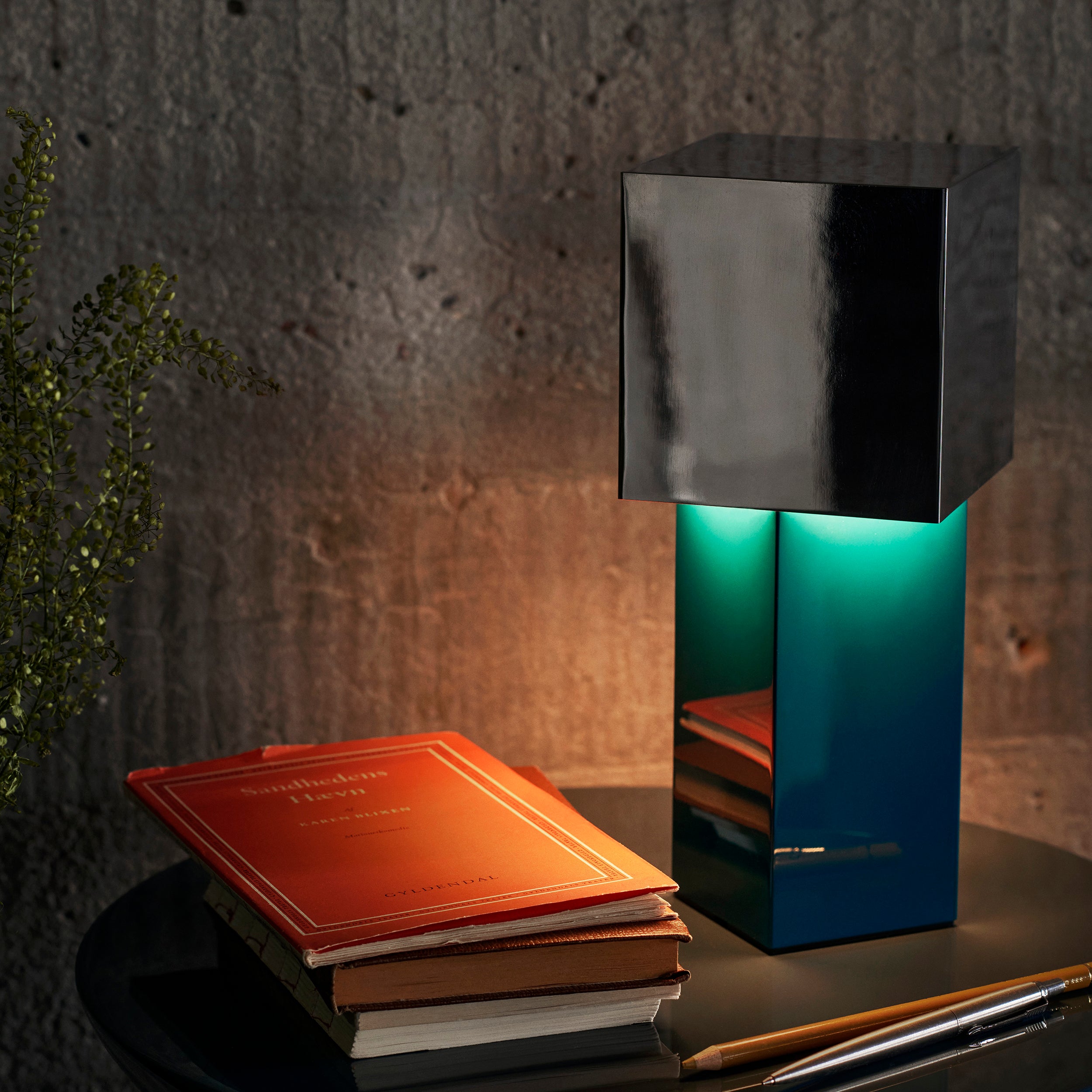 Pivot ATD7 Portable Table Lamp