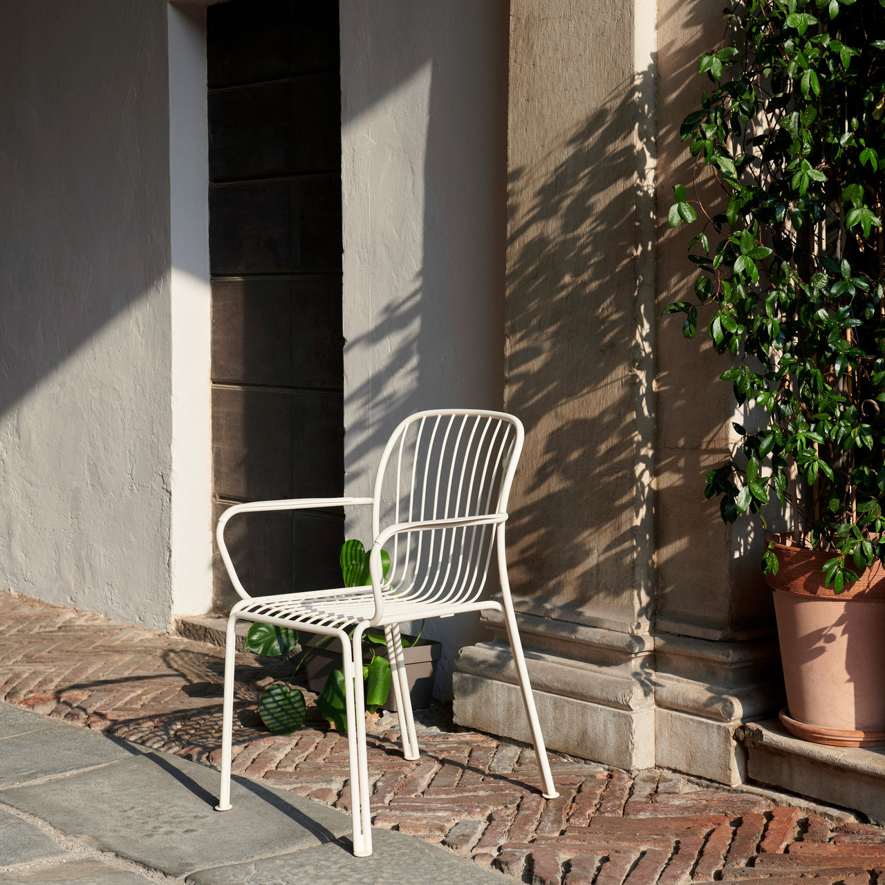 Thorvald SC95 Armchair with Cushion: Outdoor