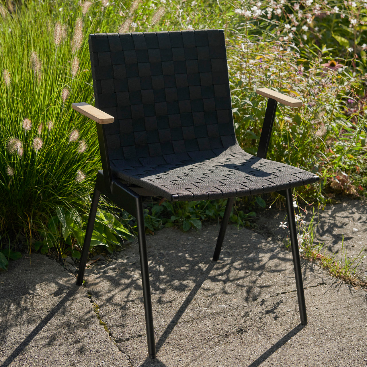 Ville AV34 Armchair: Outdoor