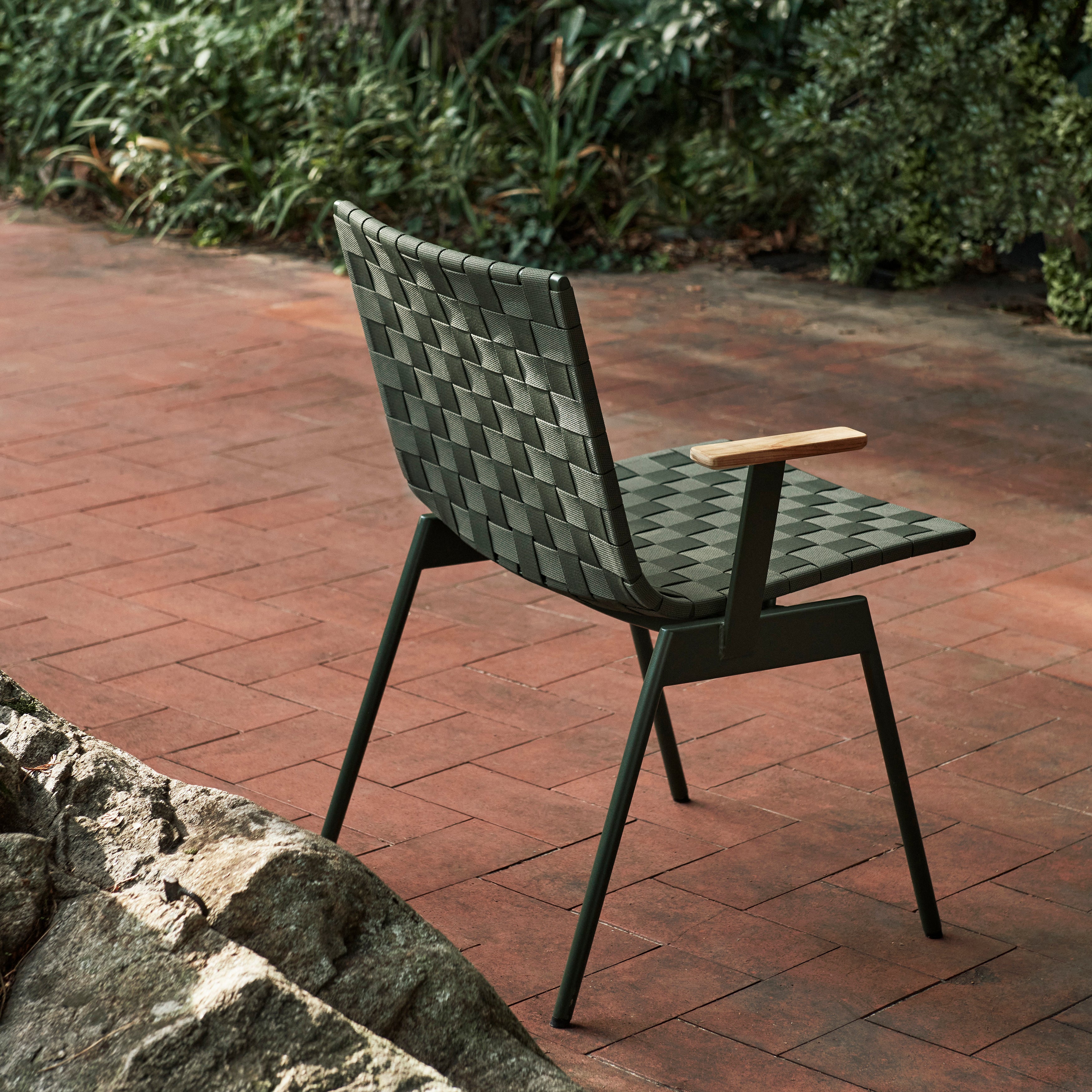 Ville AV34 Armchair: Outdoor