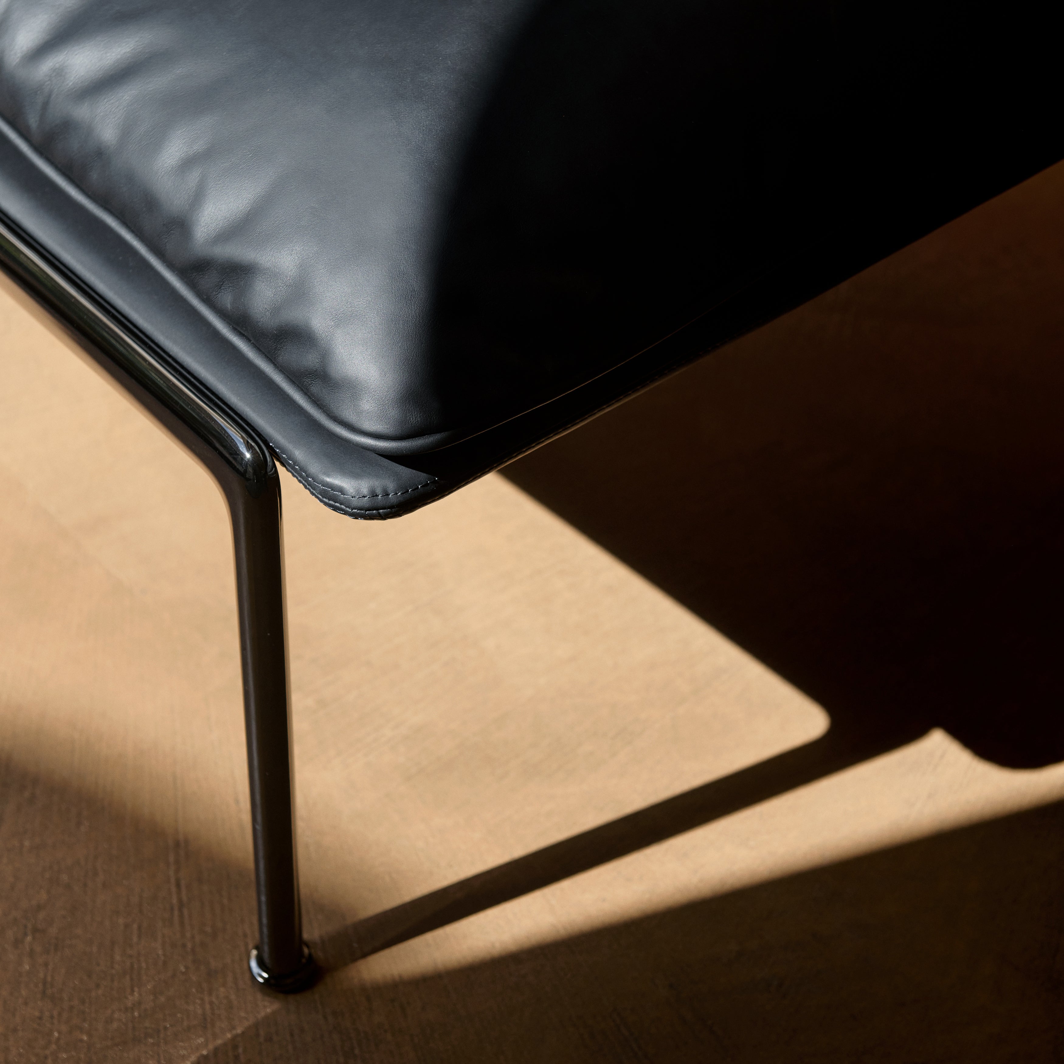 Muno LN17 Highback Arm Lounge Chair