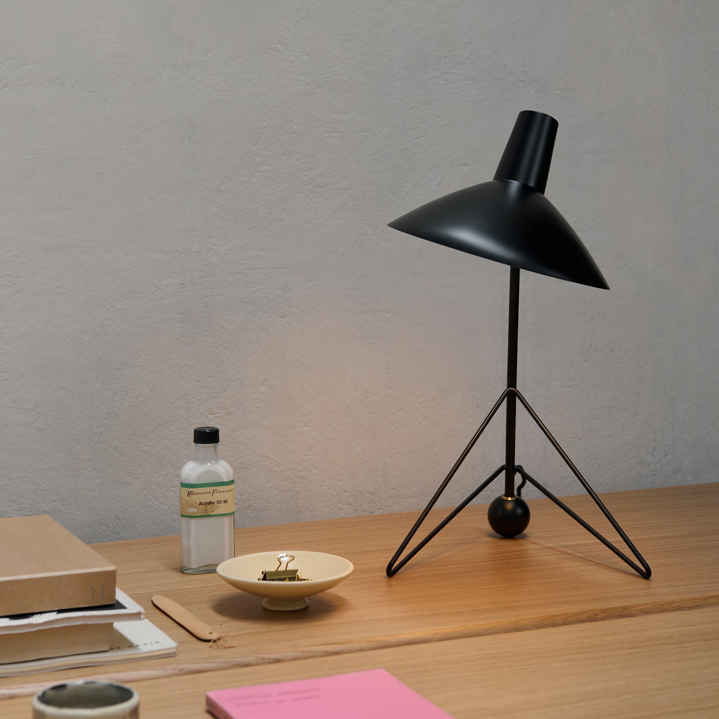 Tripod HM9 Table Lamp