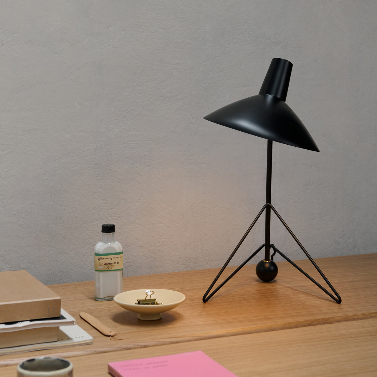 Tripod HM9 Table Lamp