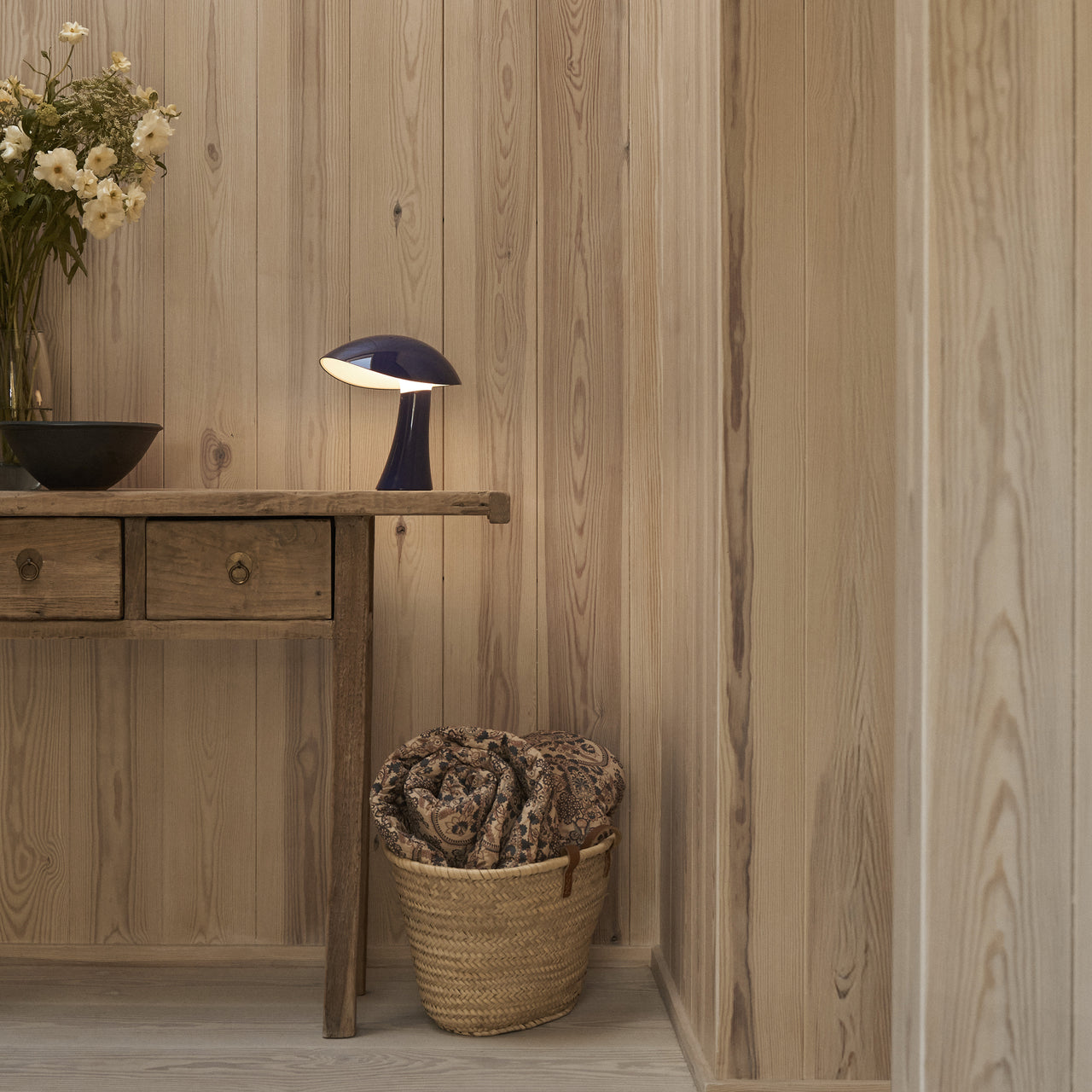 Rumee 220 Portable Lamp