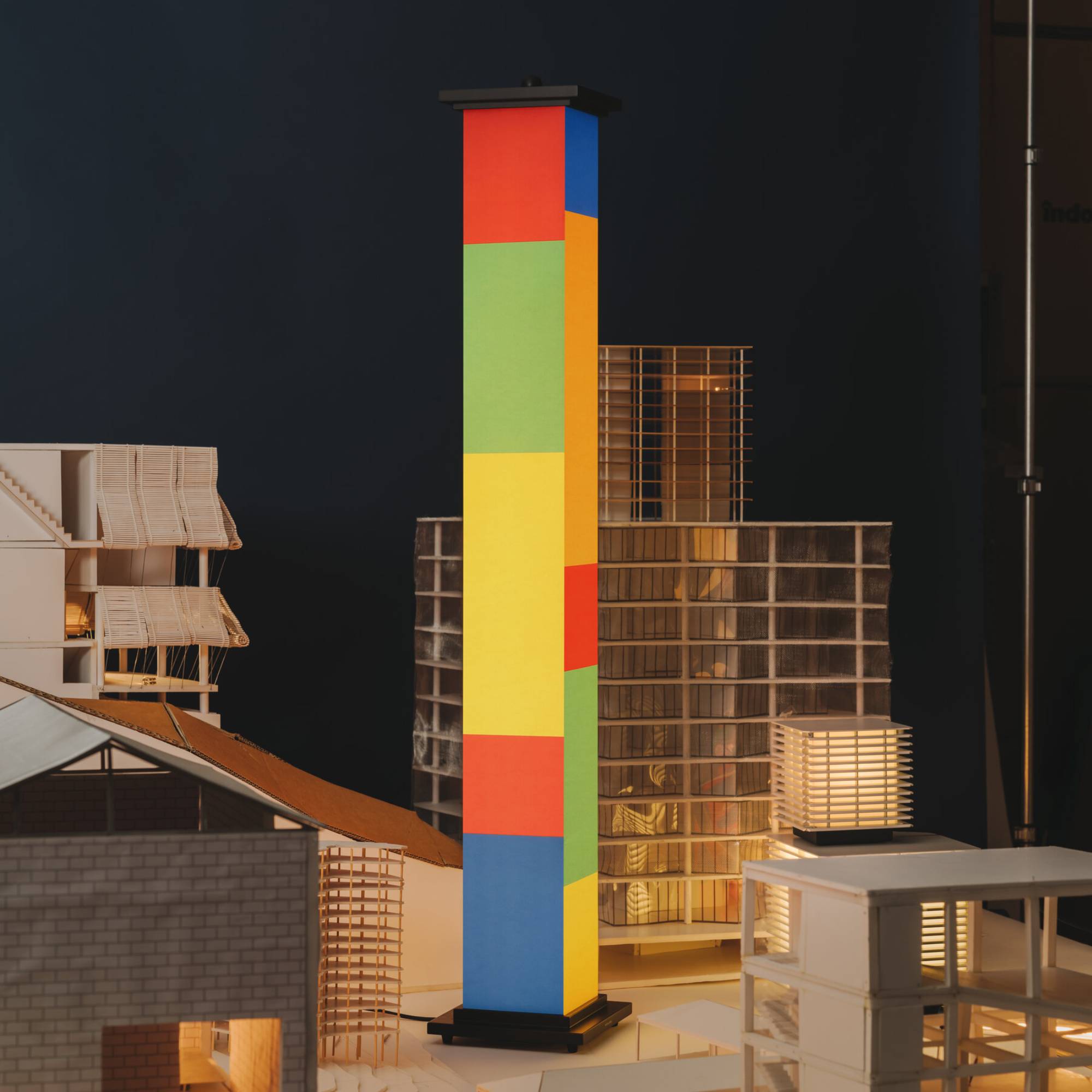 La Bella Durmiente Floor Lamp