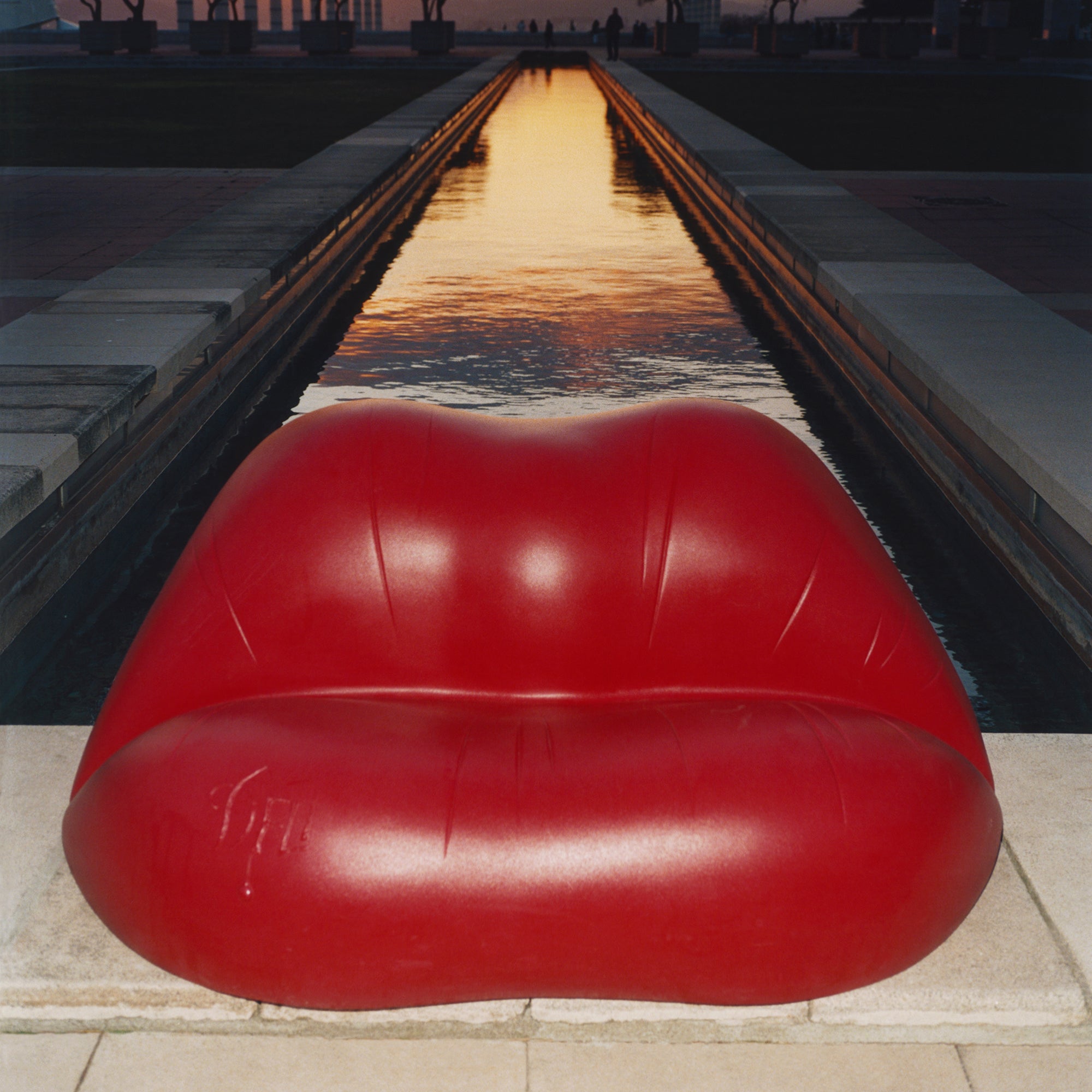 Dalilips Sofa: Quick Ship