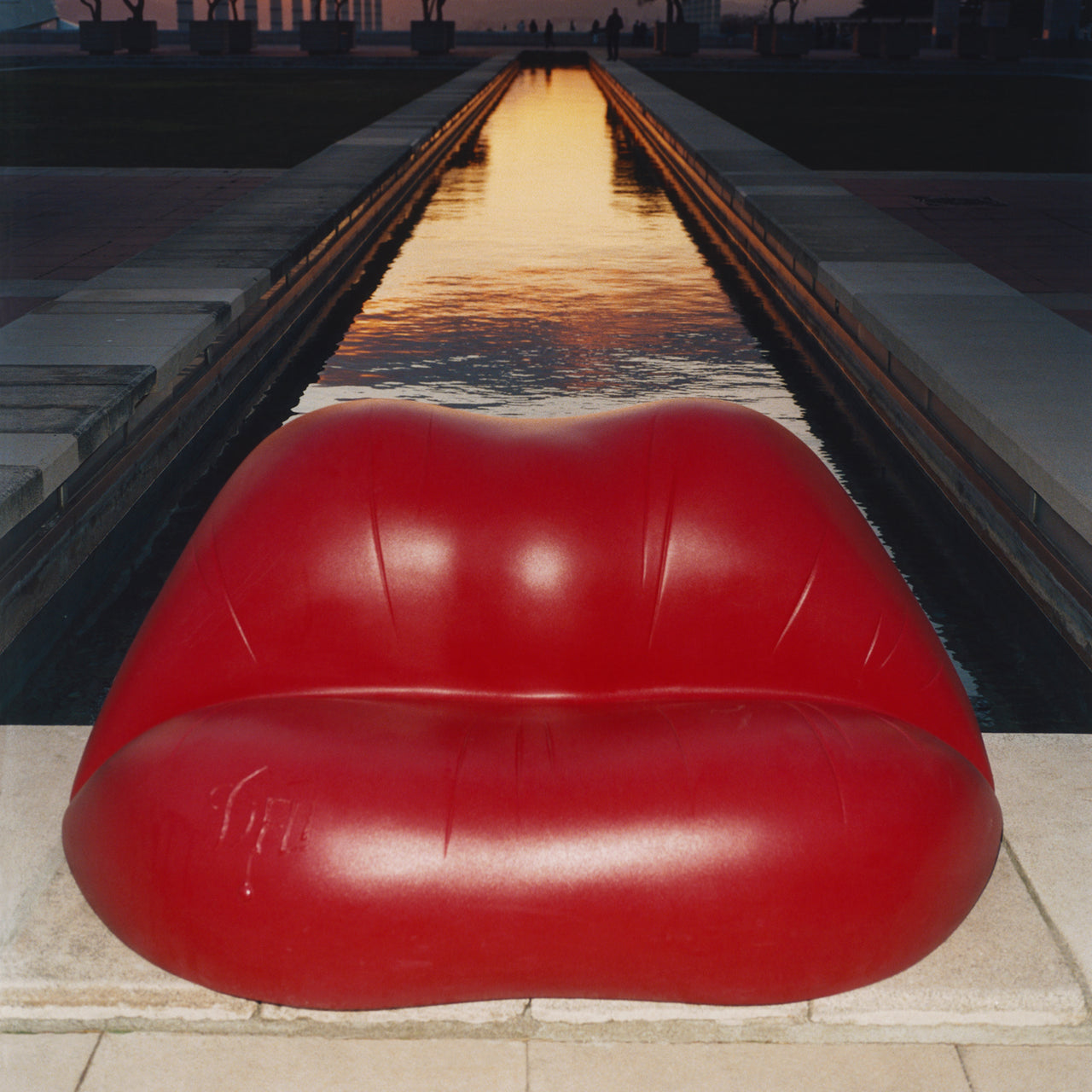 Dalilips Sofa: Quick Ship