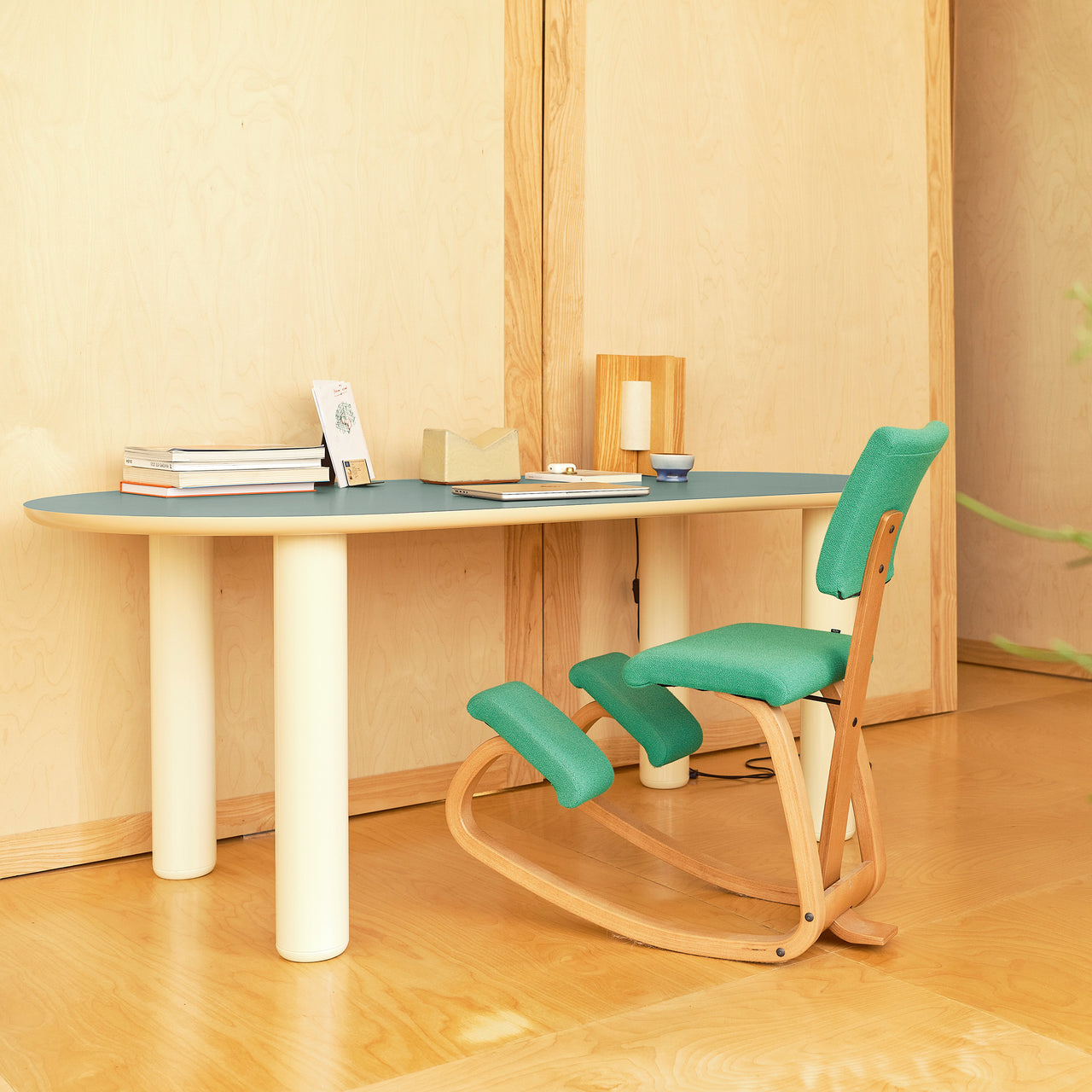 Eclipso Dining Table