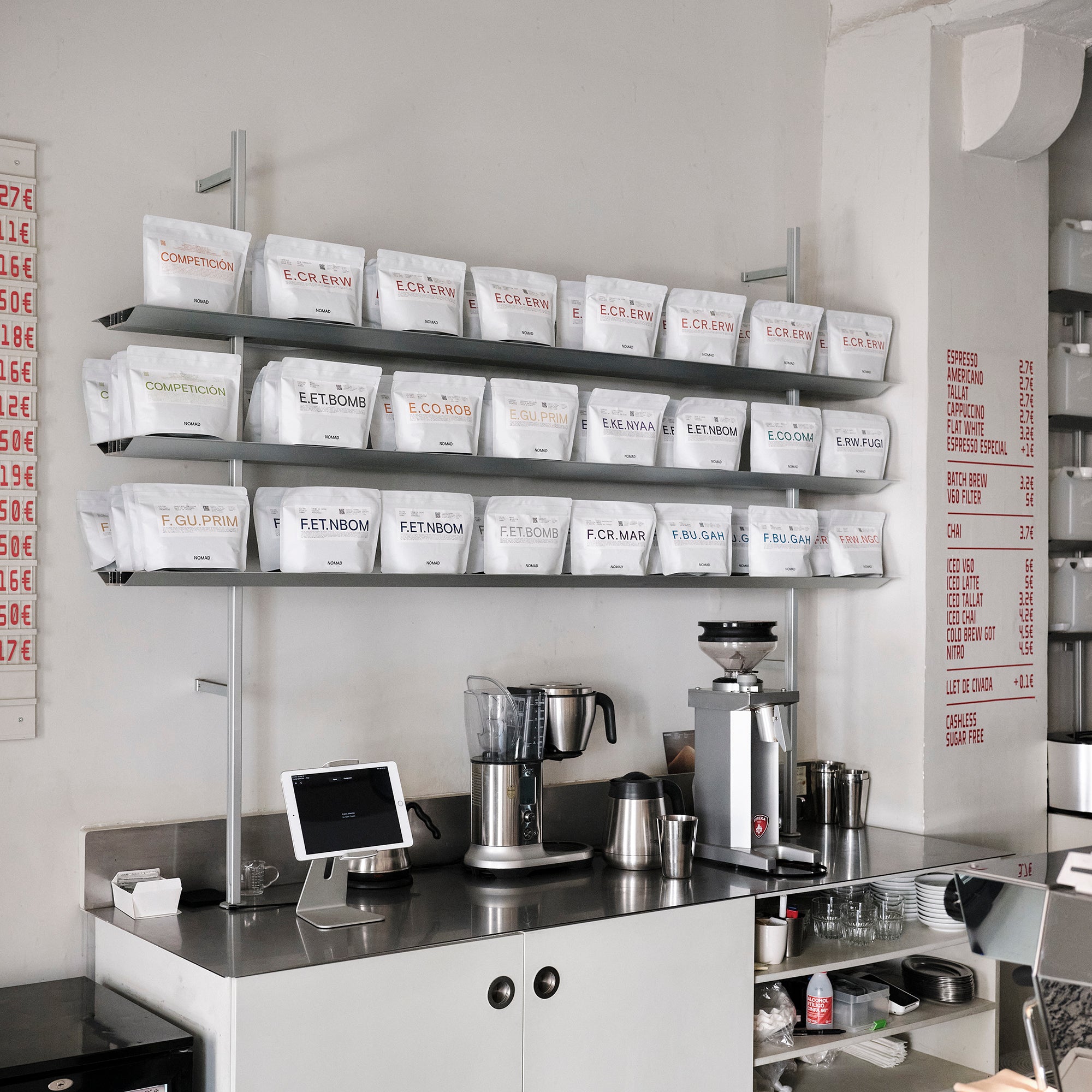 Hypostila Shelf System