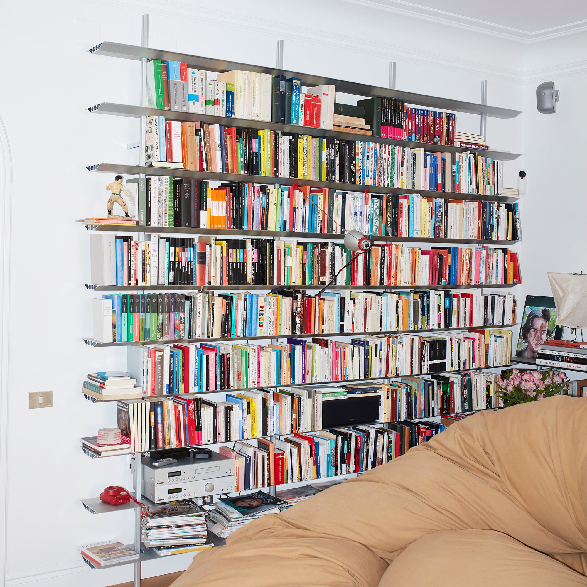 Hypostila Shelf System