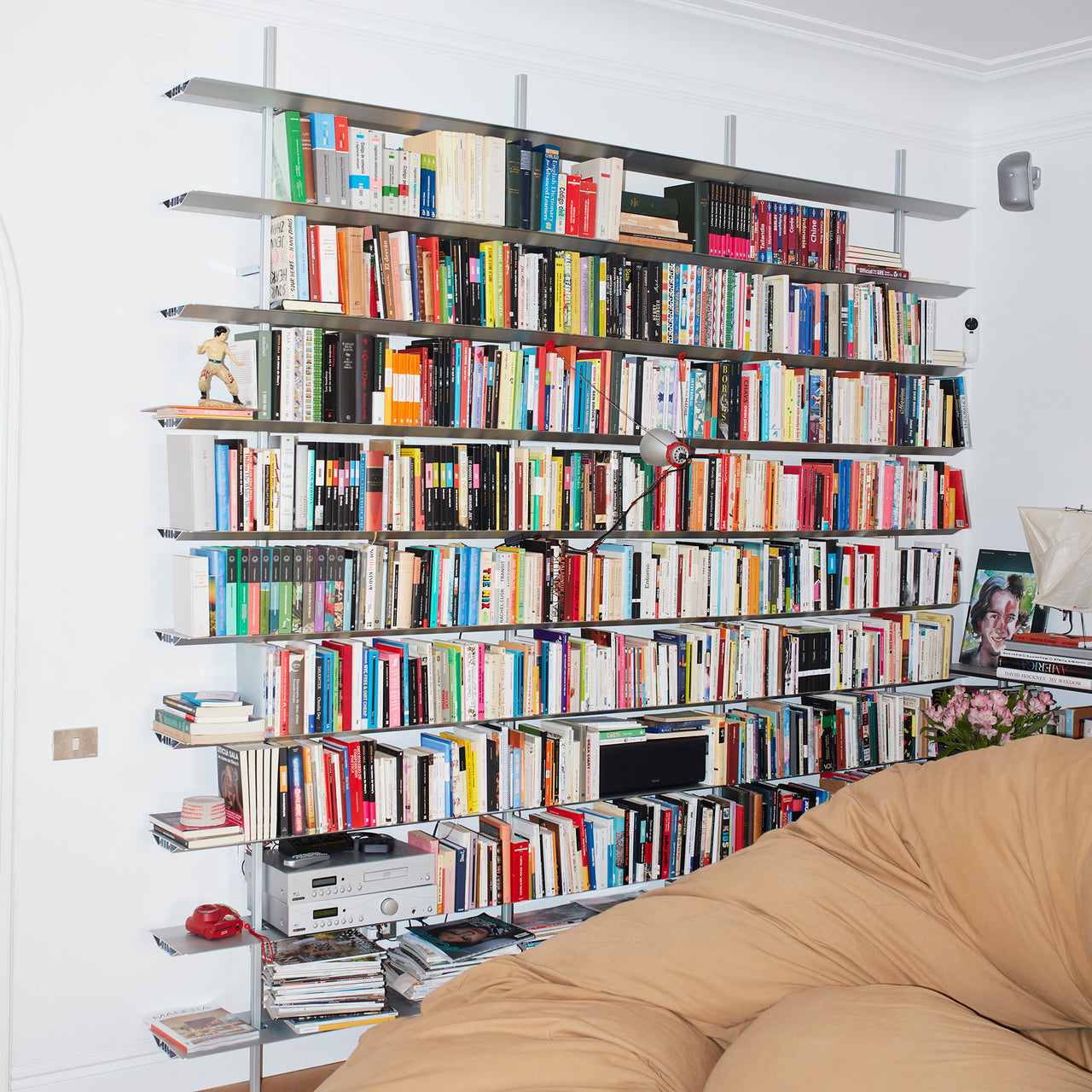 Hypostila Shelf System