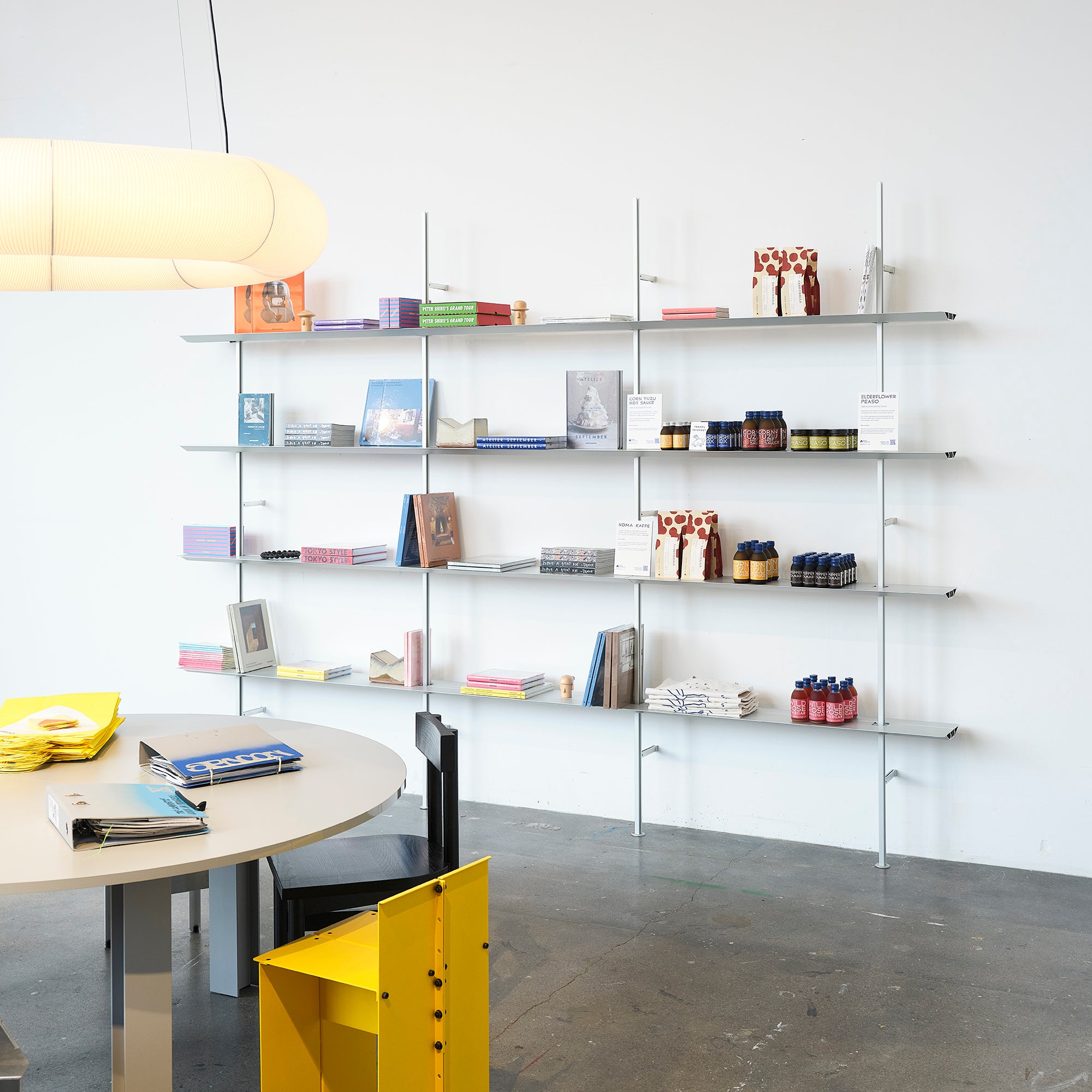 Hypostila Shelf System