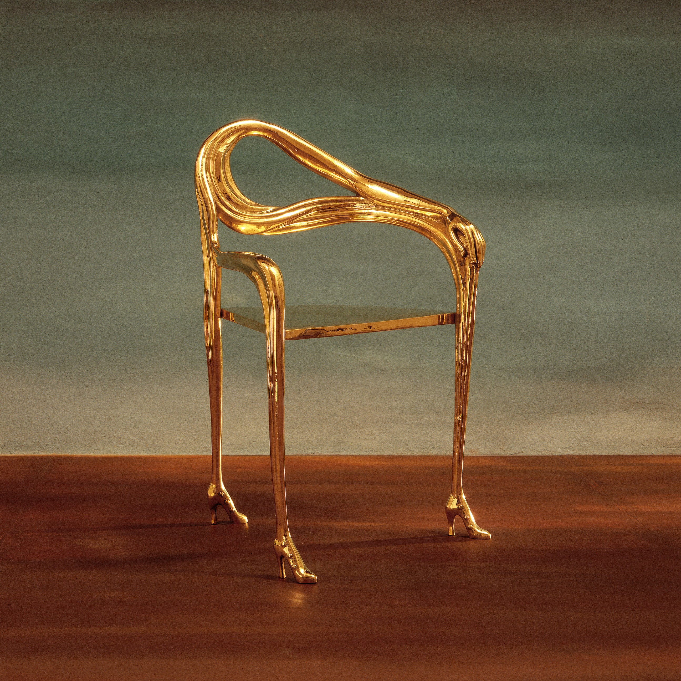 Leda Sculpture Armchair