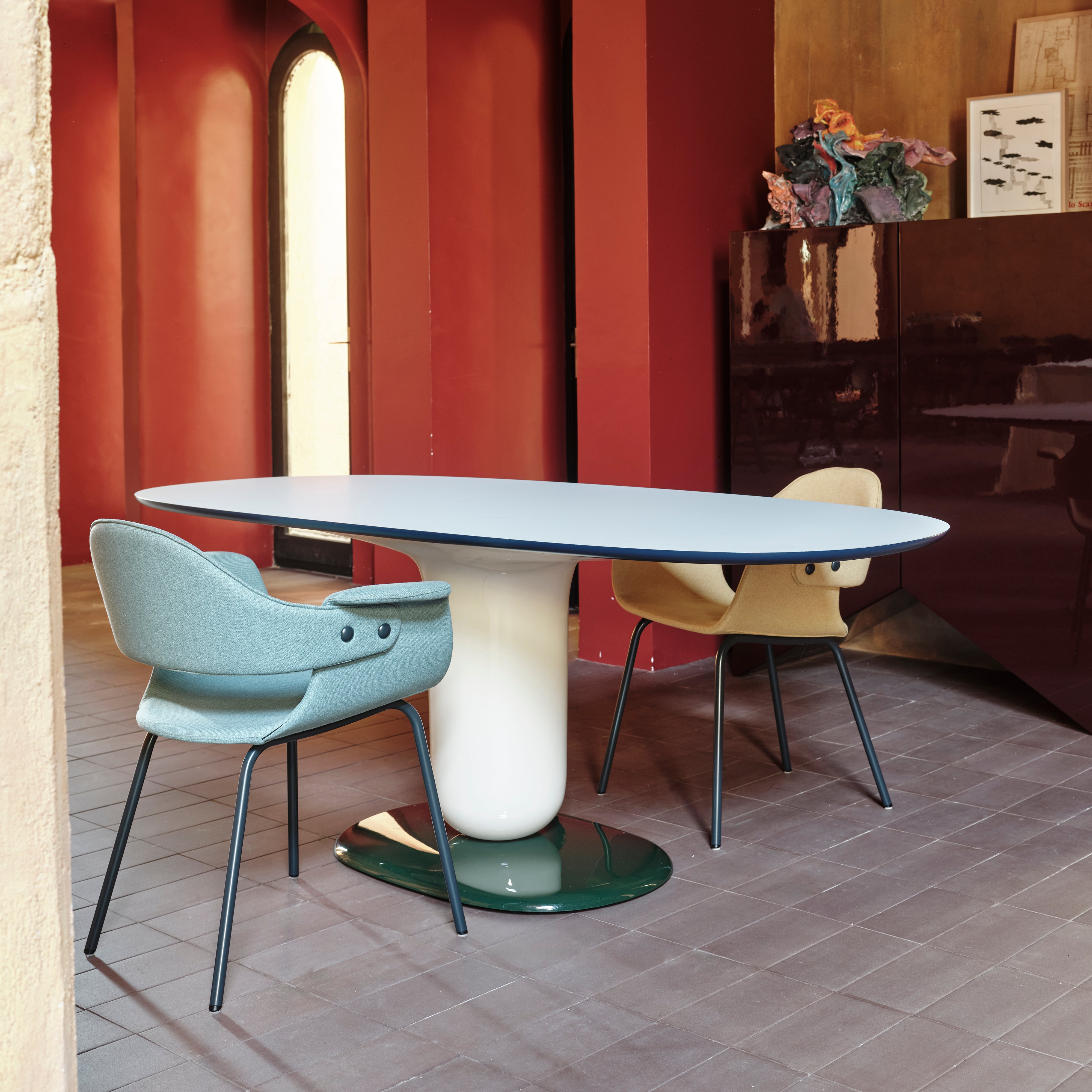 Explorer Oval Dining Table: Glass