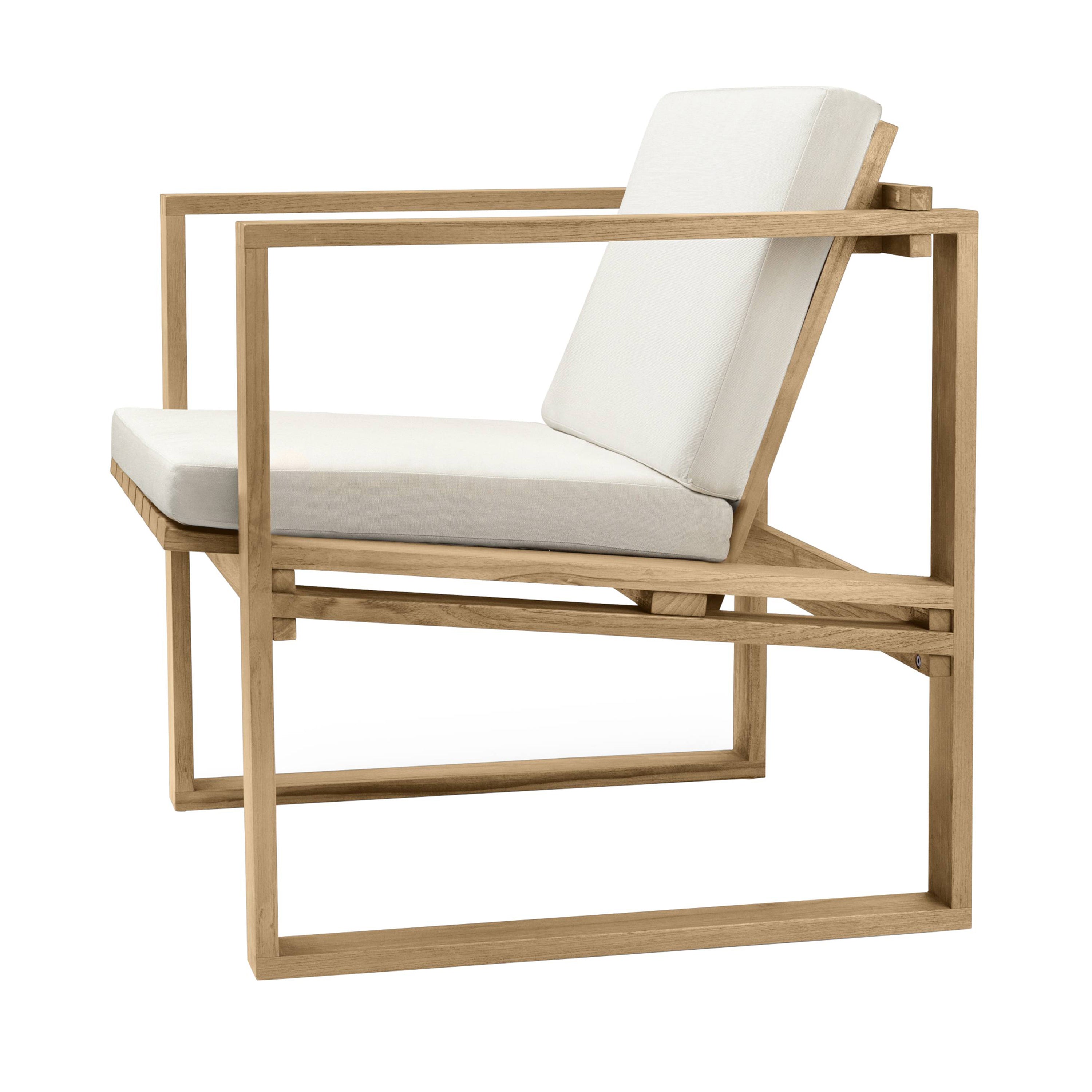 BK11 Outdoor Lounge Chair: With Canvas Cushion