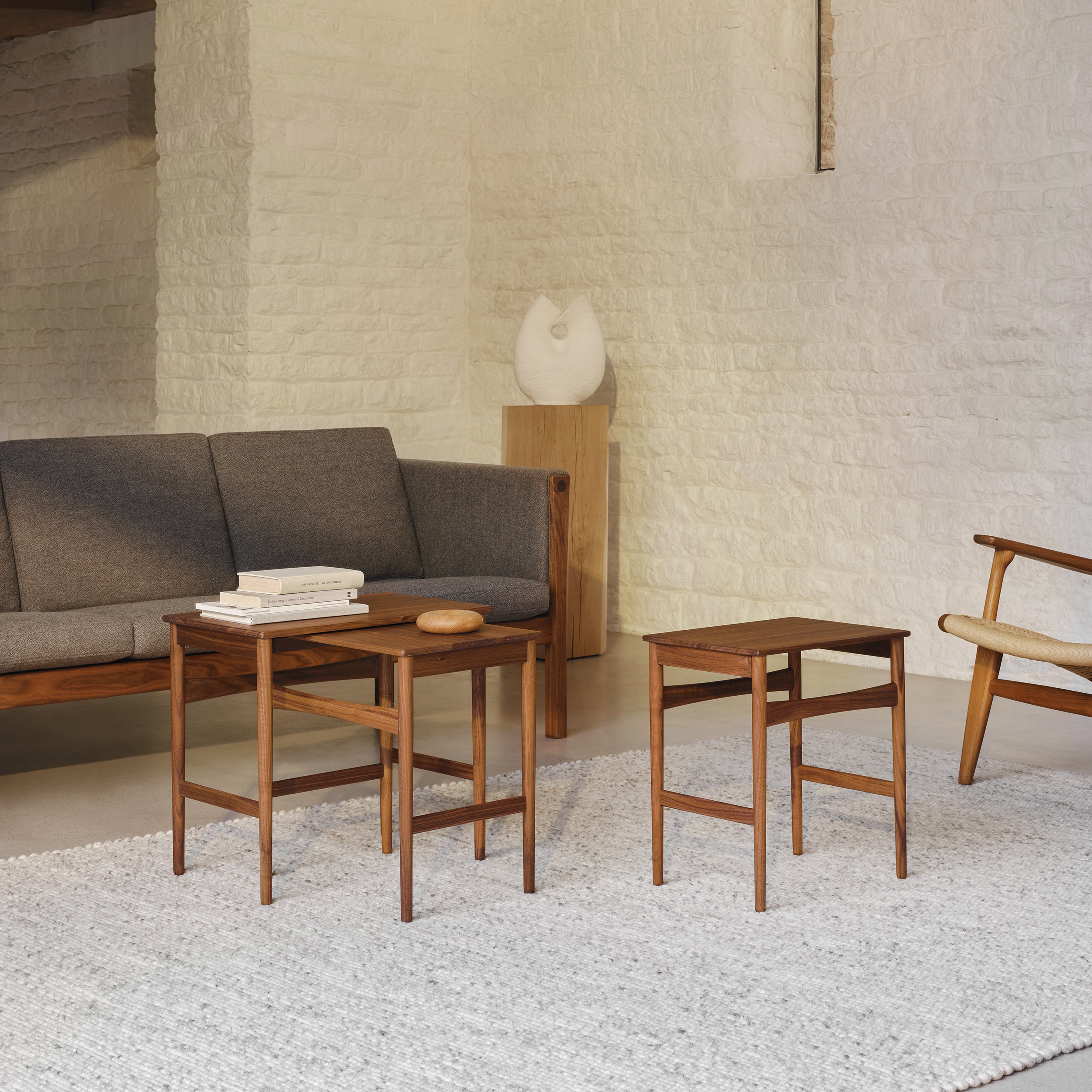 CH004 Nesting Tables: Set of 3