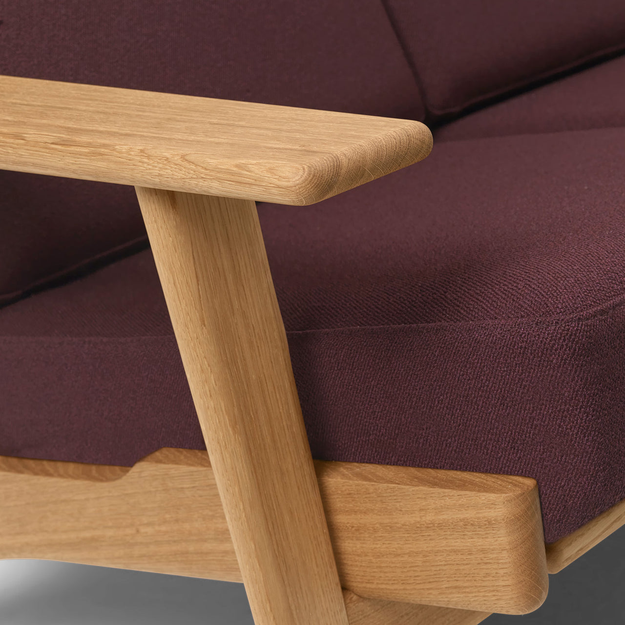 CH292 Sofa with Footstool