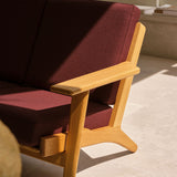 CH292 Sofa with Footstool