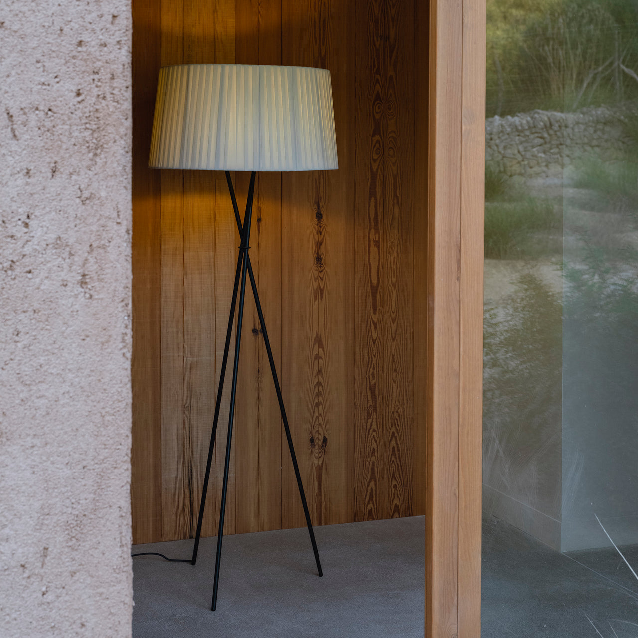 Trípode G5 Floor Lamp